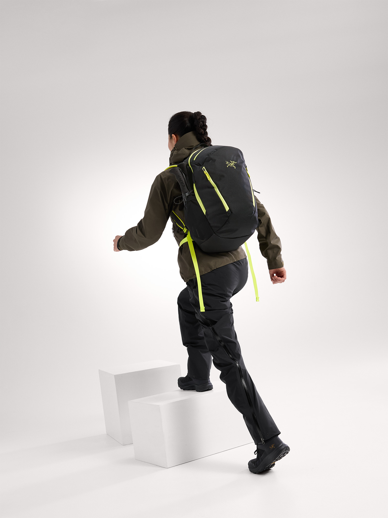 Mantis 26 Backpack Black / Euphoria Full Body