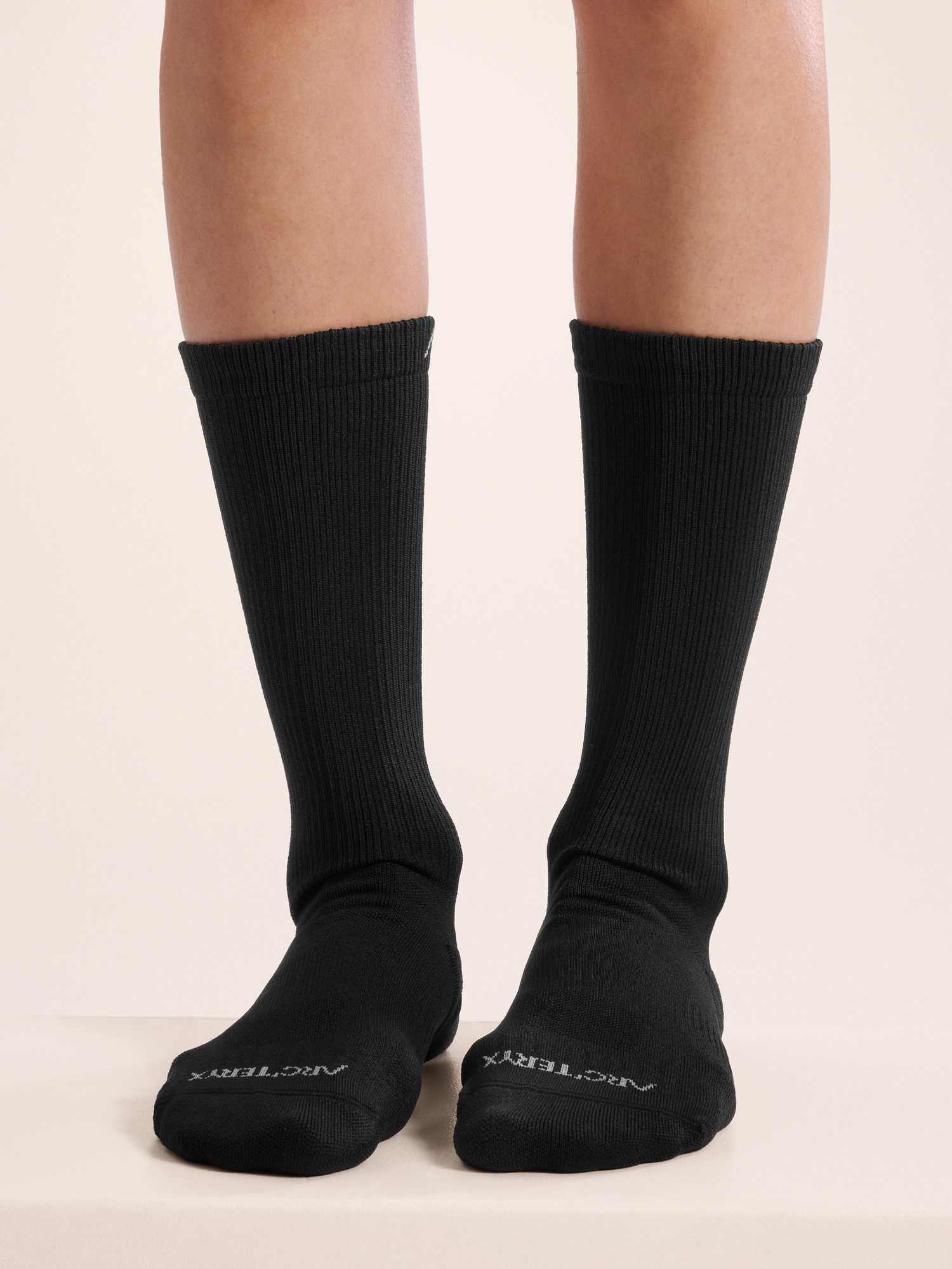 Synthetic Ultralightweight Mid Sock Black Front View