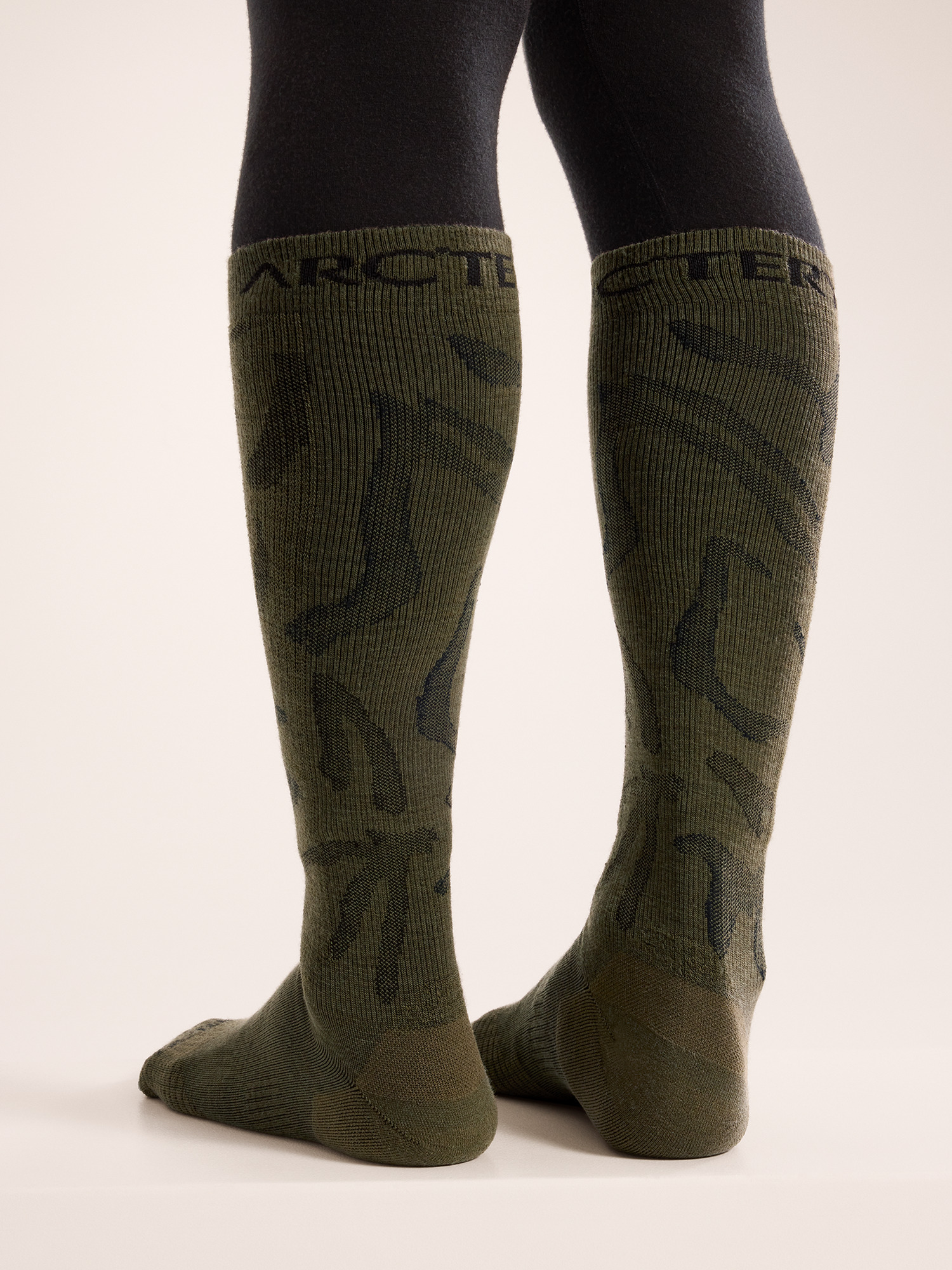 Merino Wool Grotto Ski Sock Tatsu / Black Back View