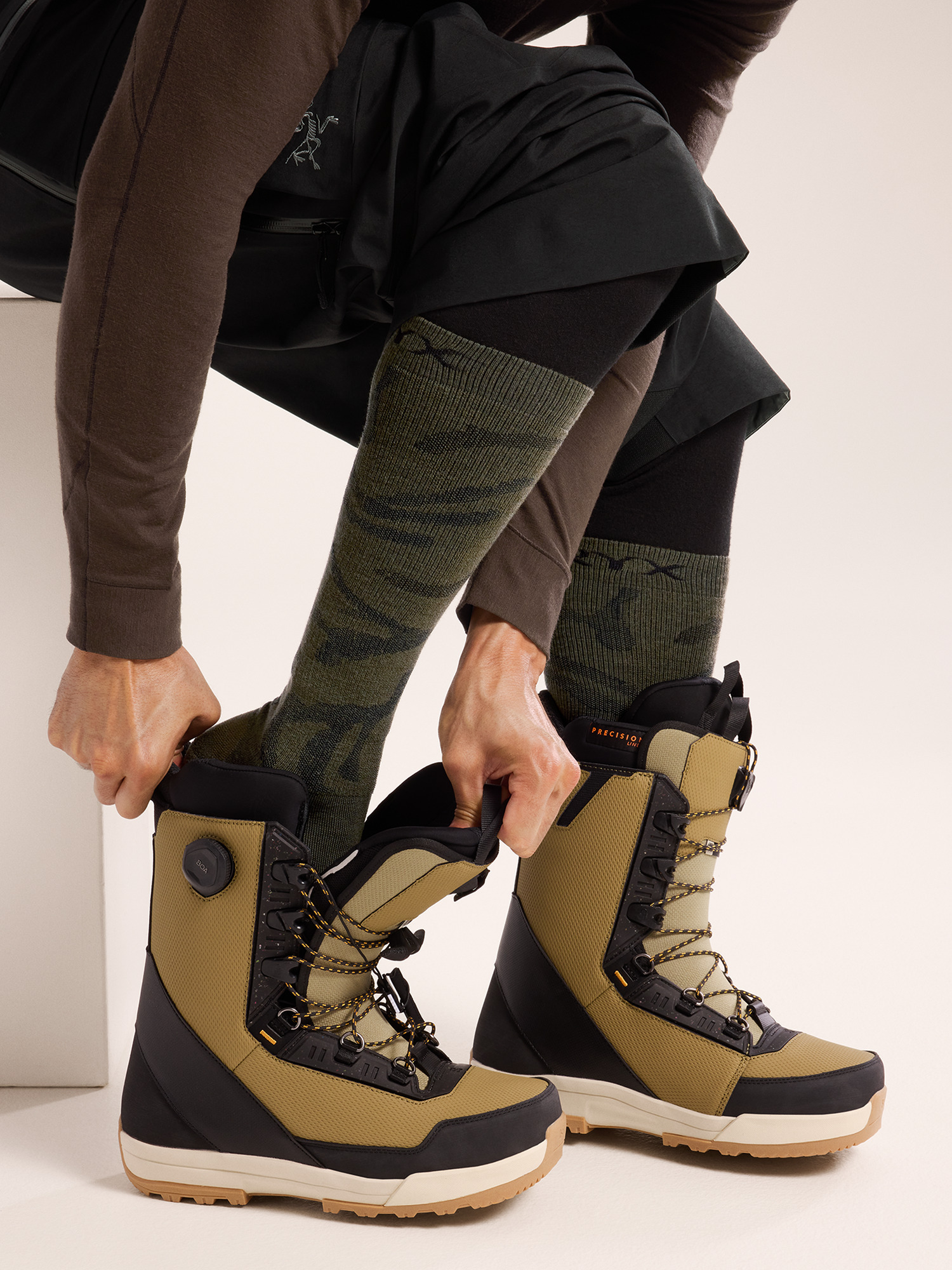 Merino Wool Grotto Ski Sock Tatsu / Black Detail 1