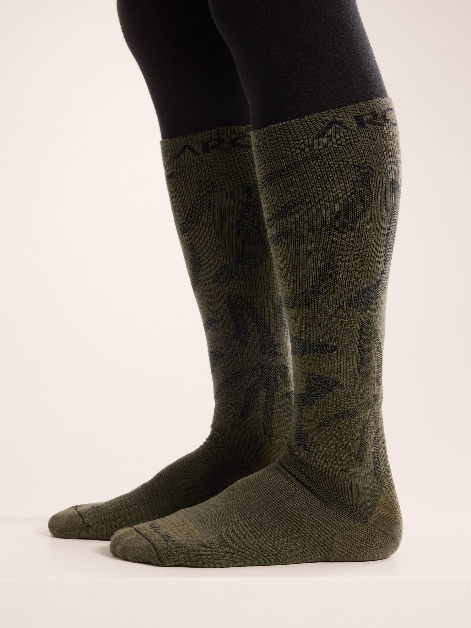 Merino Wool Grotto Ski Sock Tatsu / Black Side View
