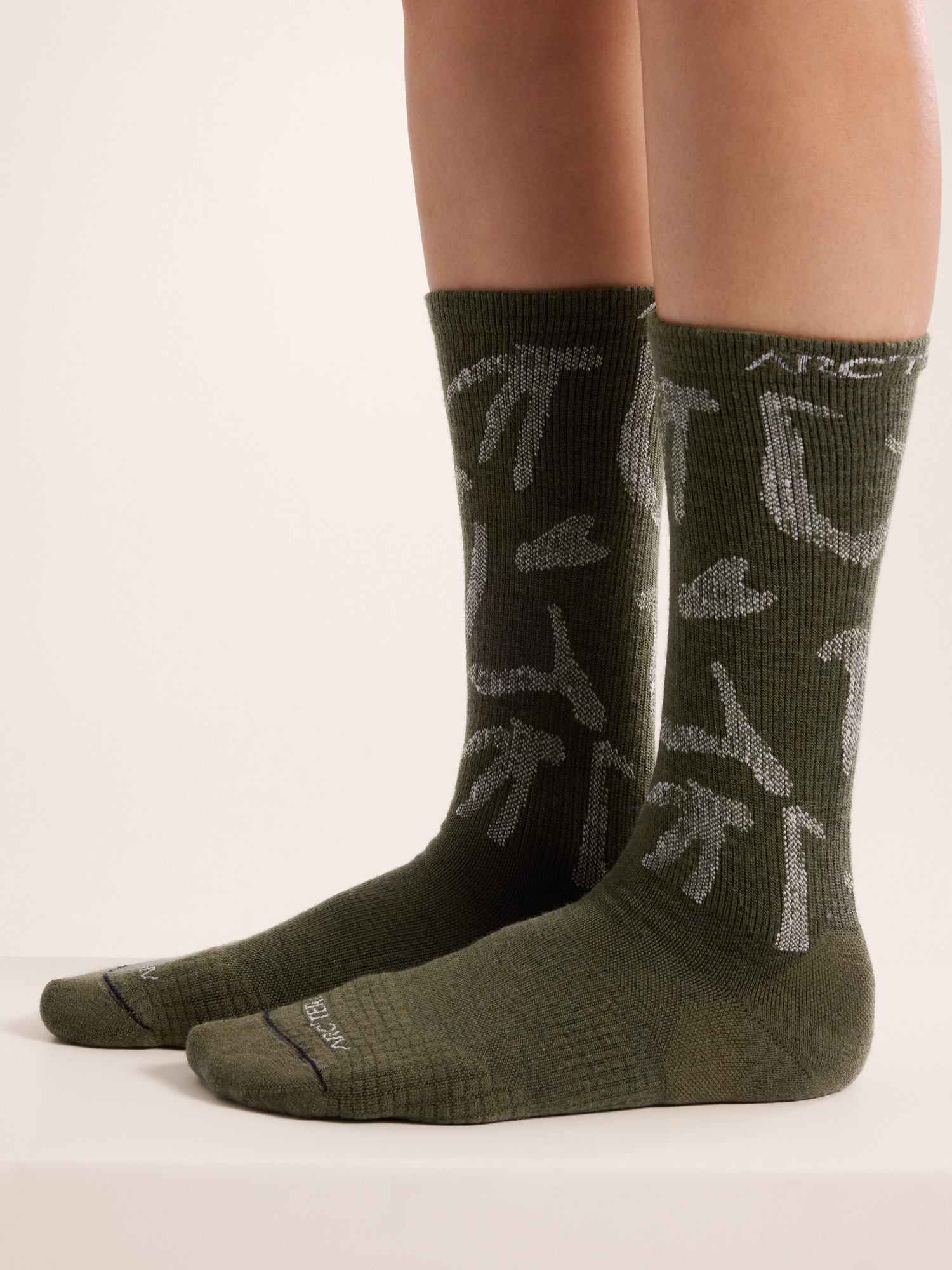 Merino Wool Grotto Mid Sock Tatsu / White Side View