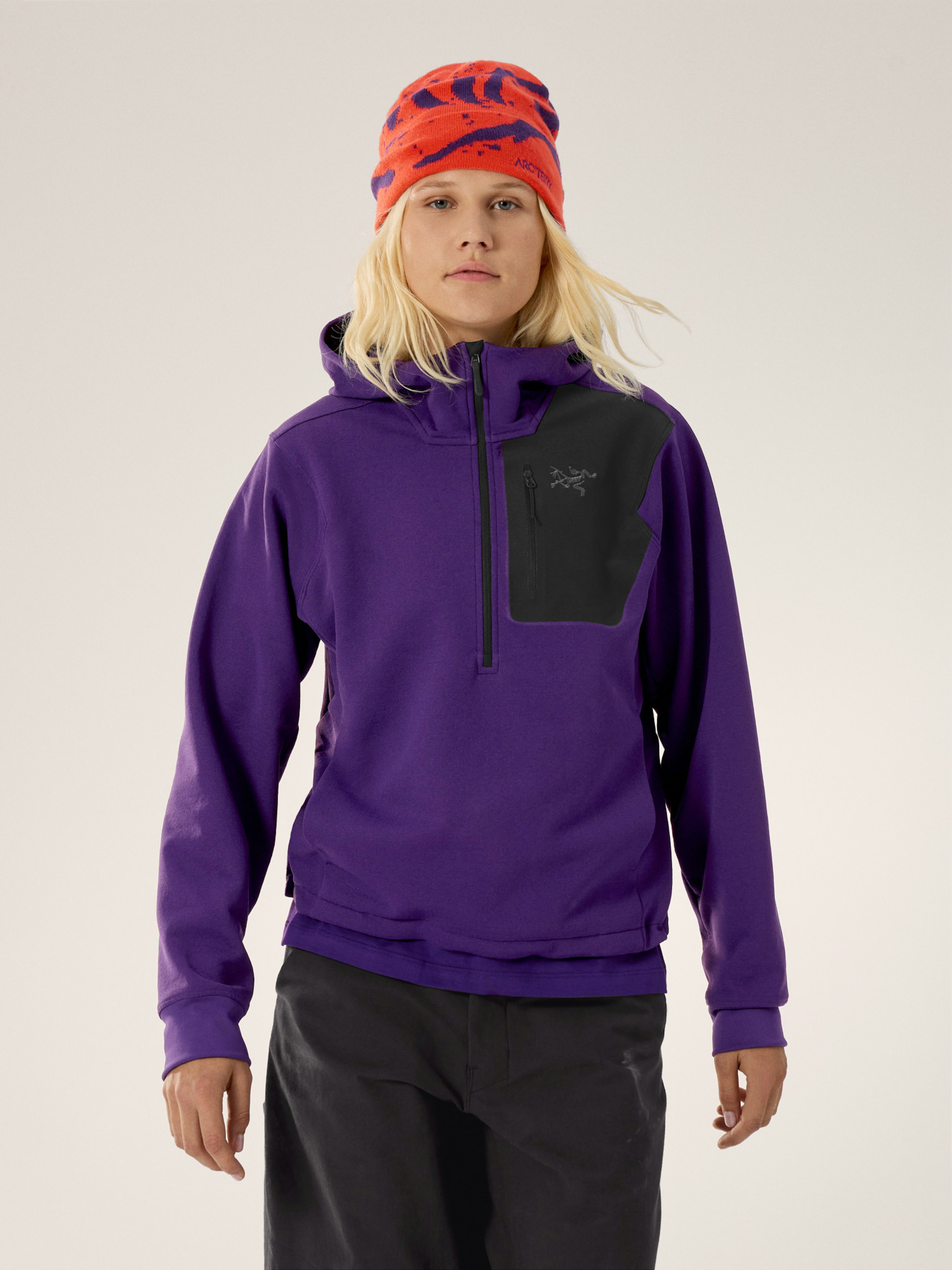Aestas Pullover Hoody Women's Azalea / Black Front View