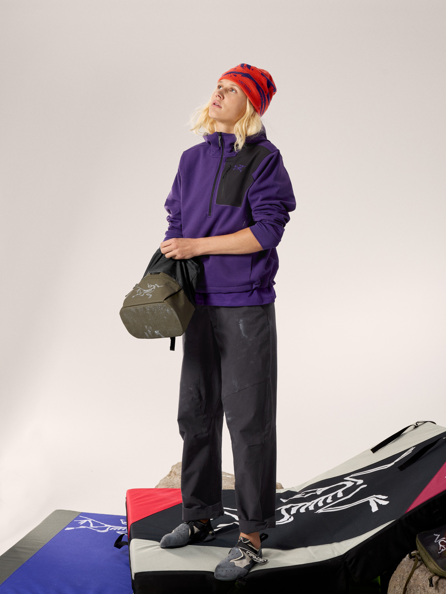 Aestas Pullover Hoody Women's Azalea / Black Full Body