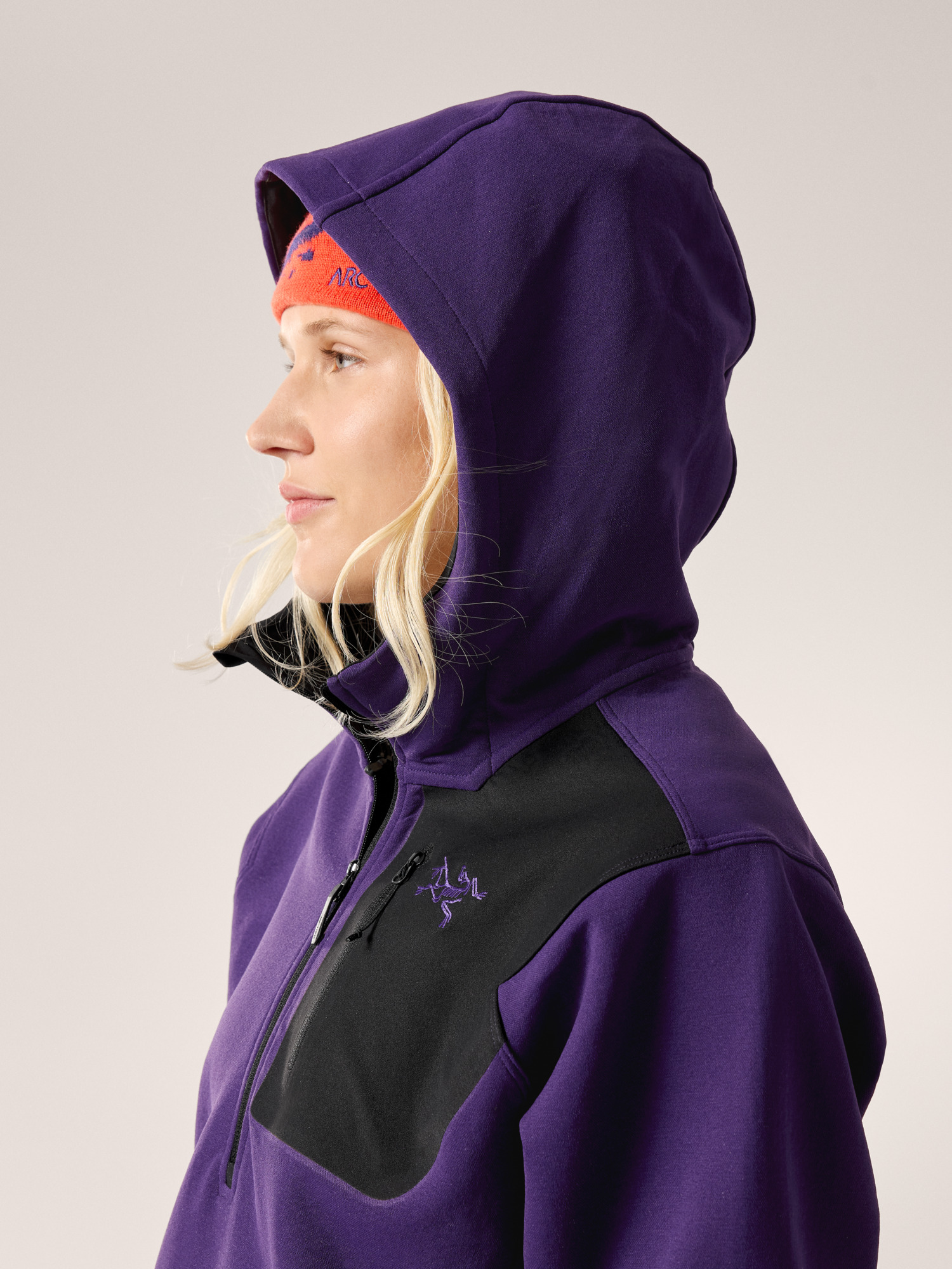Aestas Pullover Hoody Women's Azalea / Black Hood