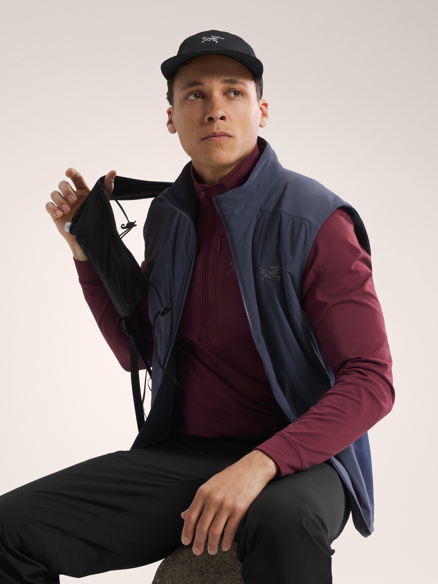 Atom Vest Black Sapphire Hover