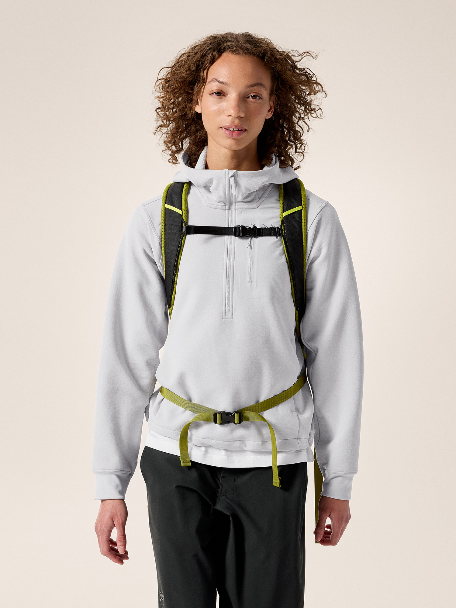 Mantis 26 Backpack Black / Olive Moss Back View