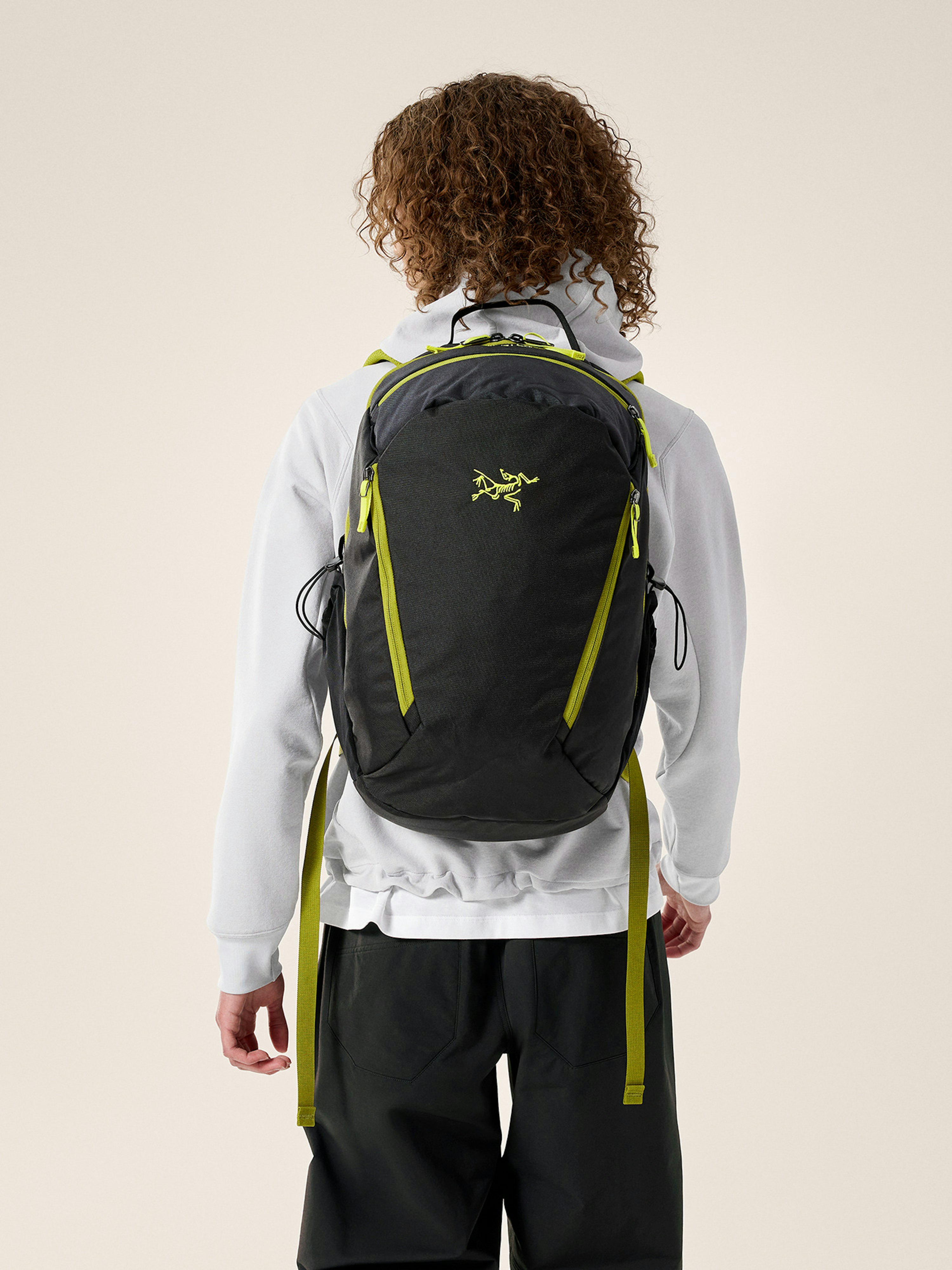 Mantis 26 Backpack Black / Olive Moss Front View