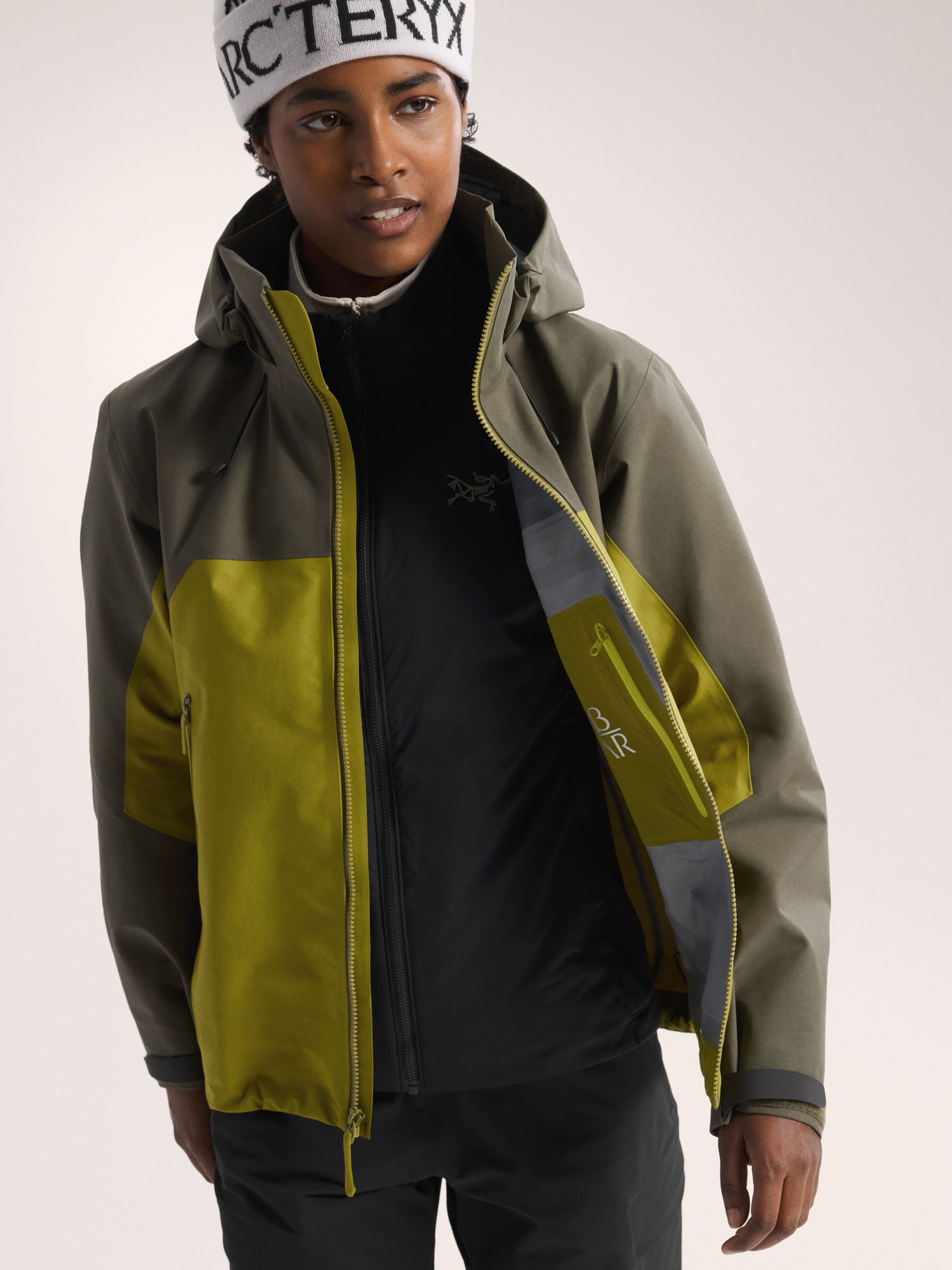 Beta AR Jacket Women's Tatsu / Olive Moss Detail 1