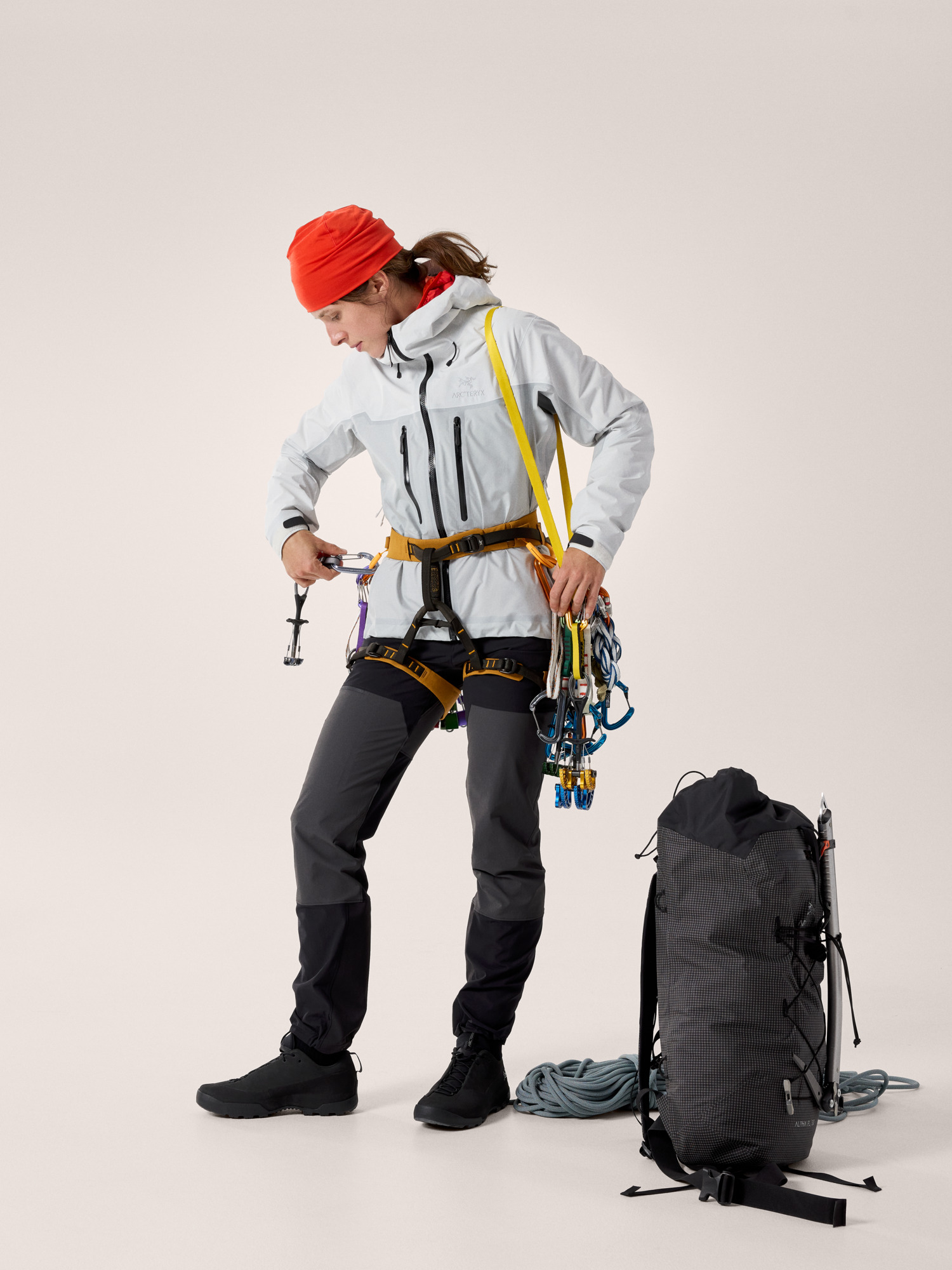 Alpha Jacket Women's Arctic Silk / Solitude Full Body