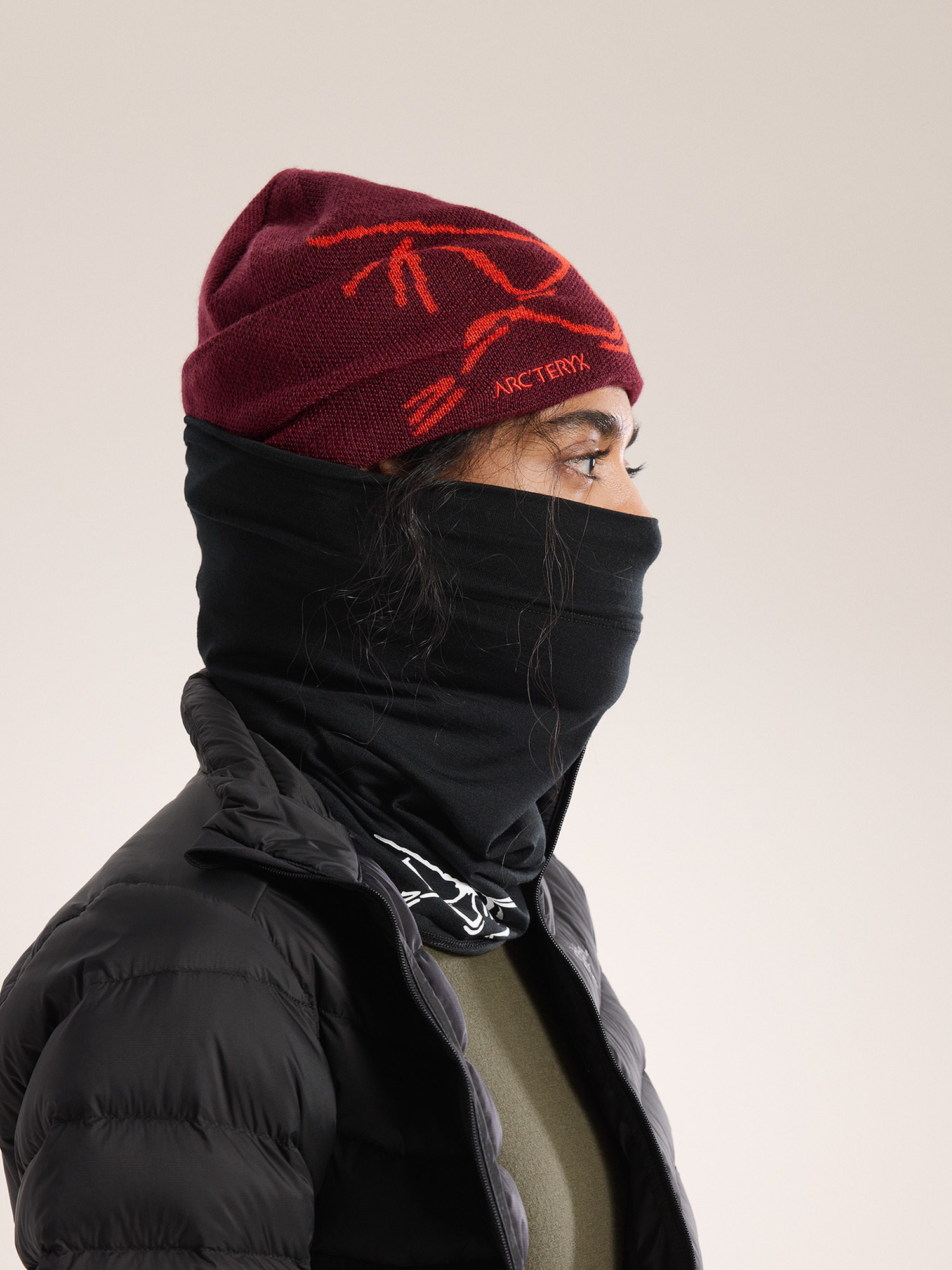 Satoro Merino Neck Gaiter Black / Arctic Silk Side View