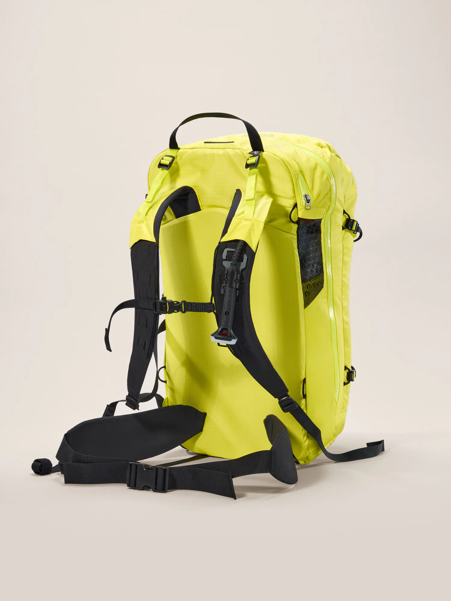 Micon LiTRIC™ 42 Avalanche Airbag | Arc'teryx United Kingdom