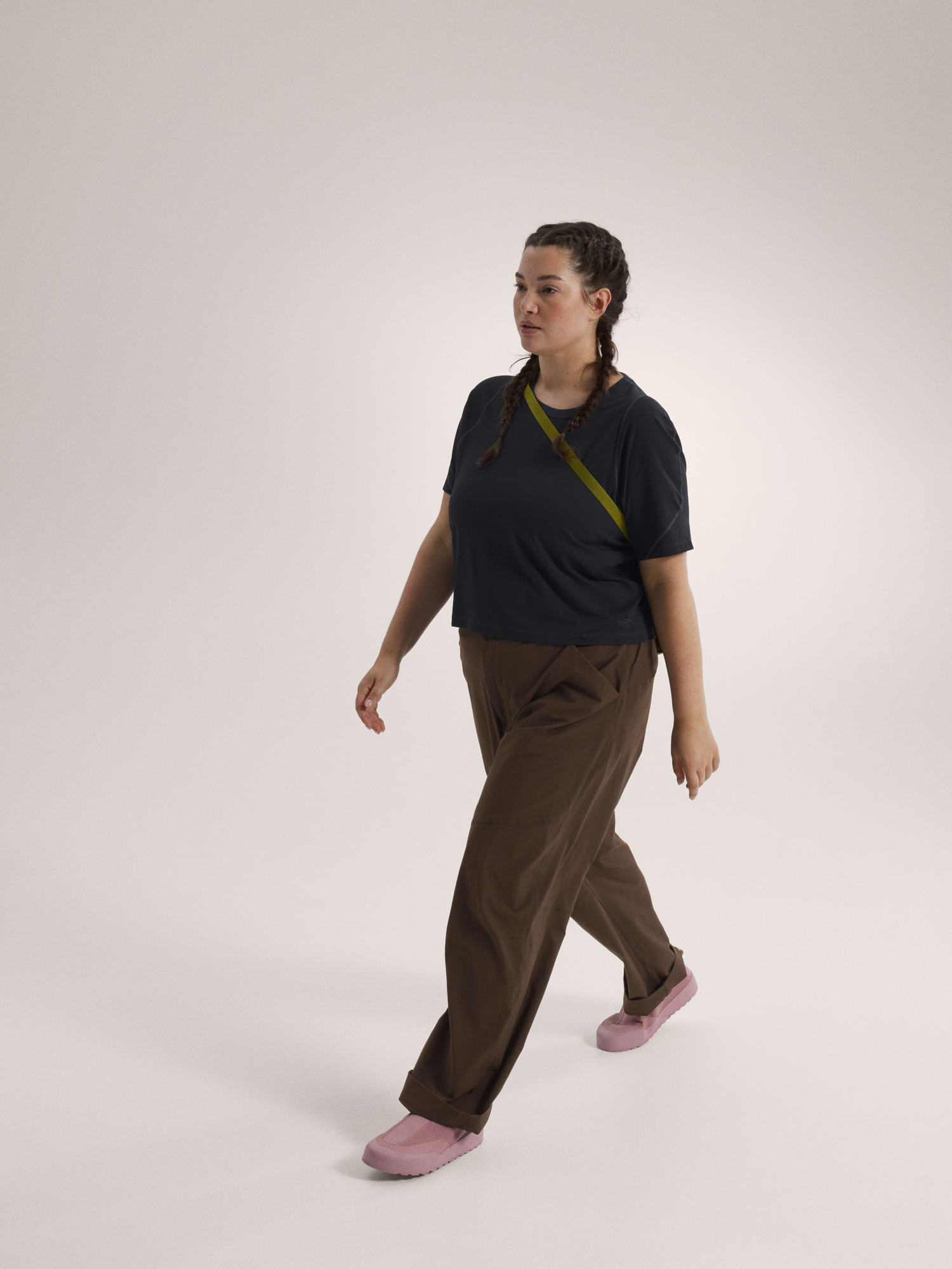 Rula T-Shirt SS Women's Black Full Body