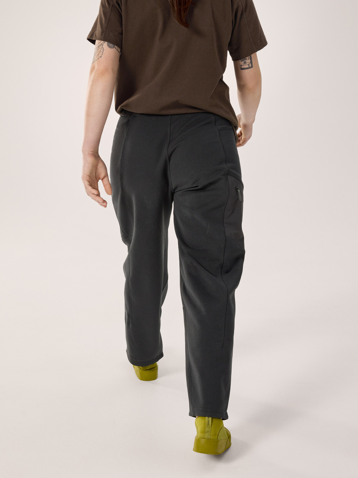 Aestas Jogger Women's Black Back View