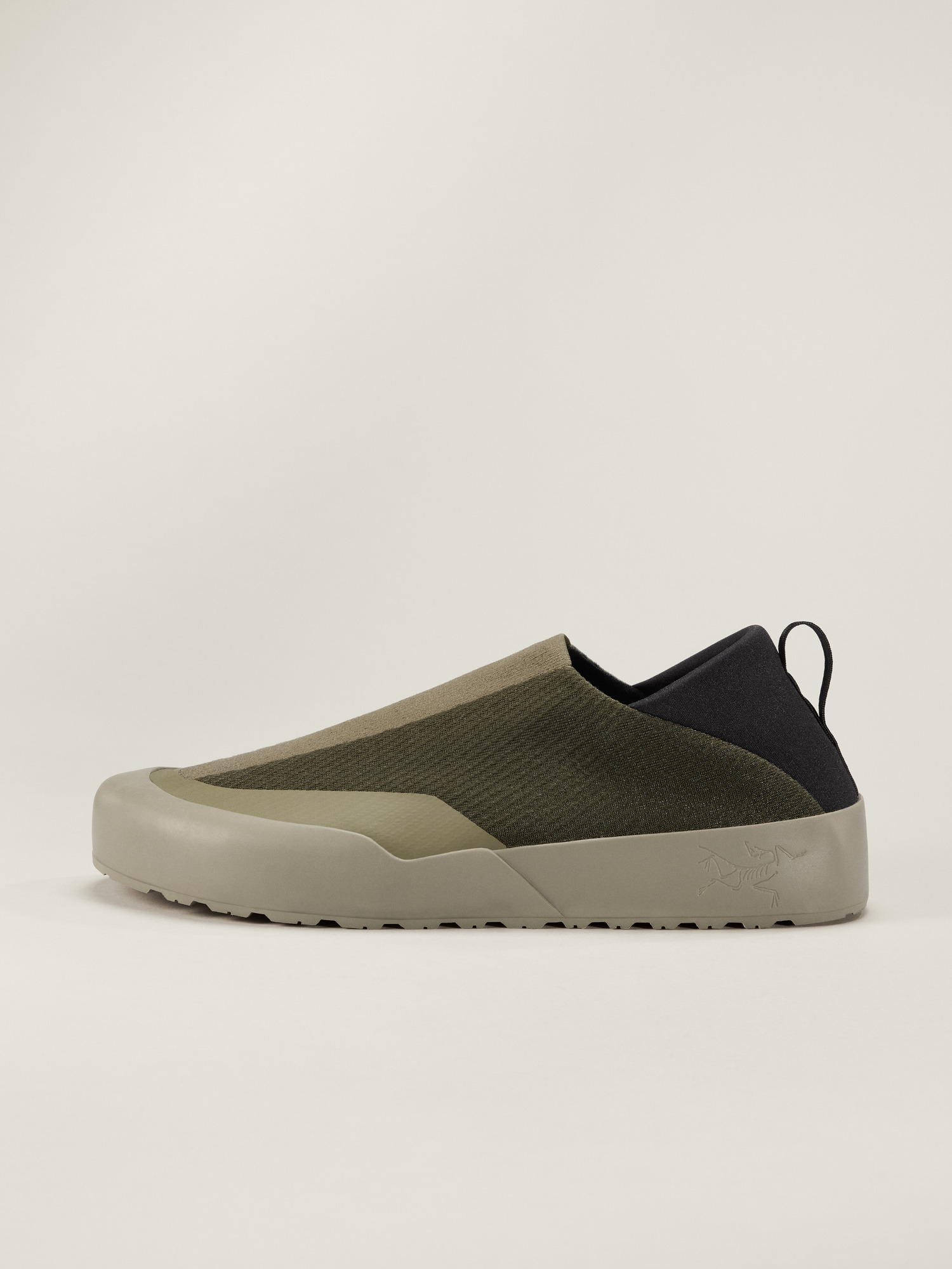 スニーカー ARC'TERYX Sneakers & Slip-On (X000010110 KRAGGBLACK BLACK) Arcteryx-Sylan-Black-1.jpg?v=