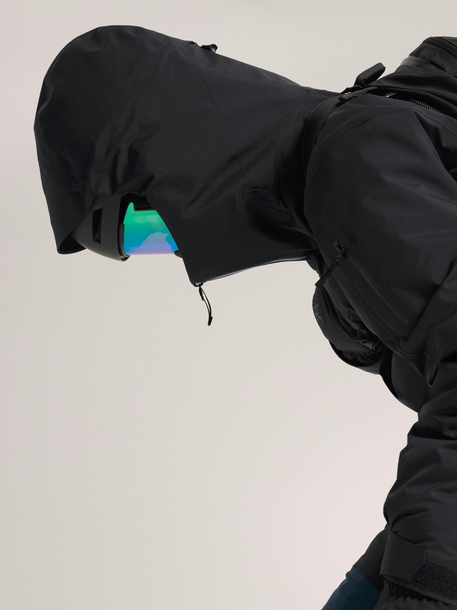 Sentinel Insulated Anorak Women's Black Hood