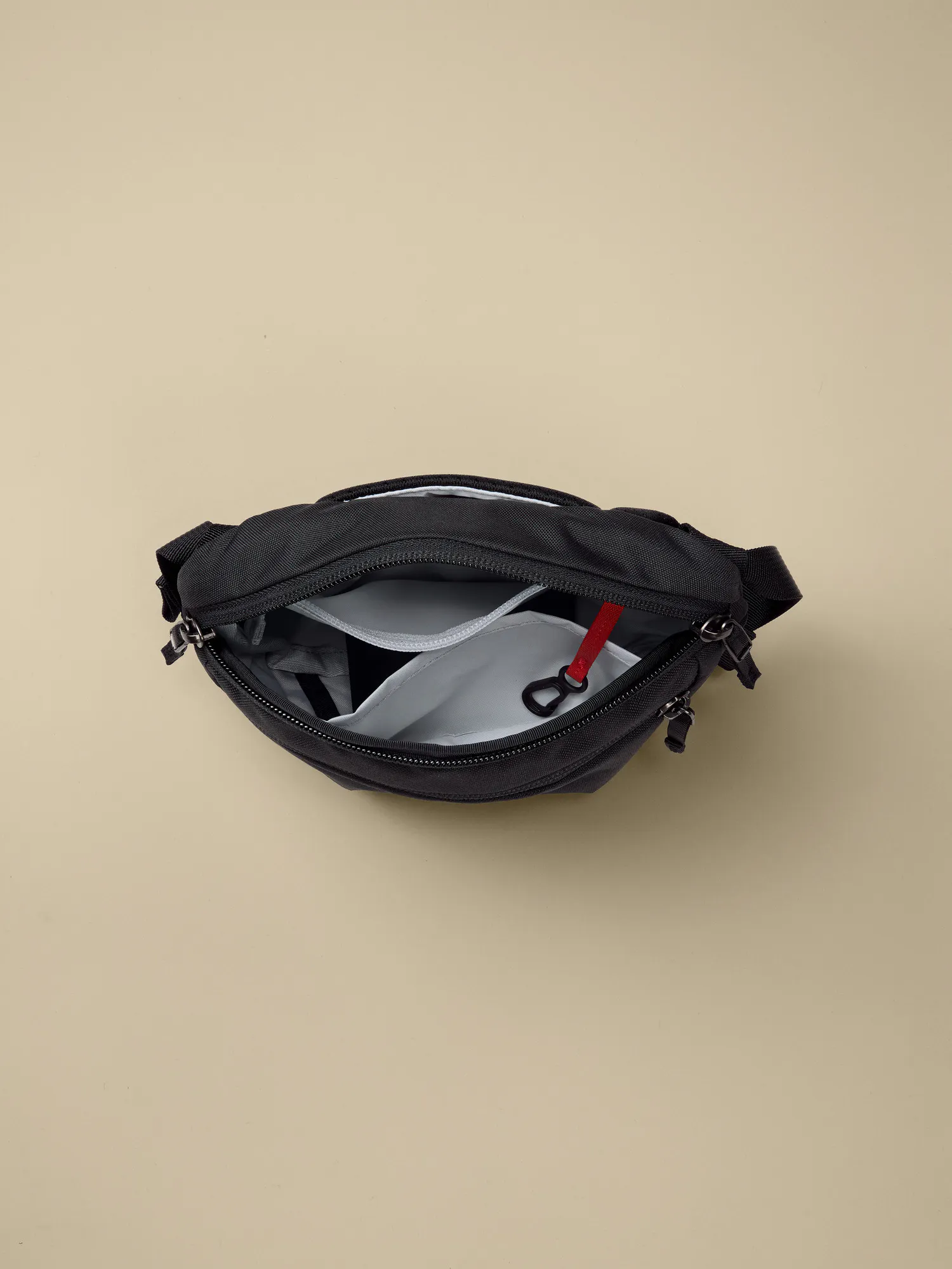 ARC’TERYX MANTIS1 WAISTPACK 24K Black Mantis 1 Waist Pack | Arc'teryx Canada