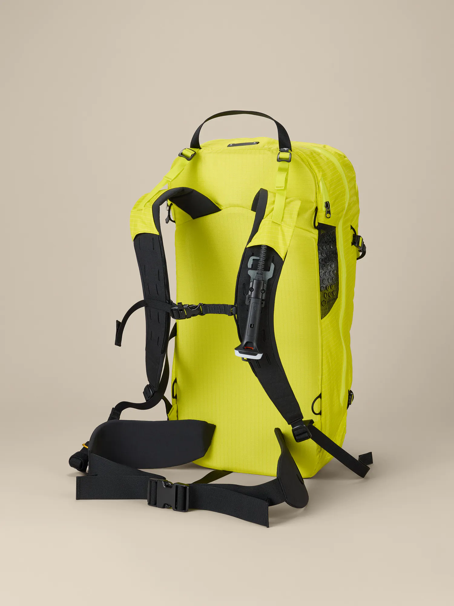 Micon LiTRIC™ 32 Avalanche Airbag | Arc'teryx Canada