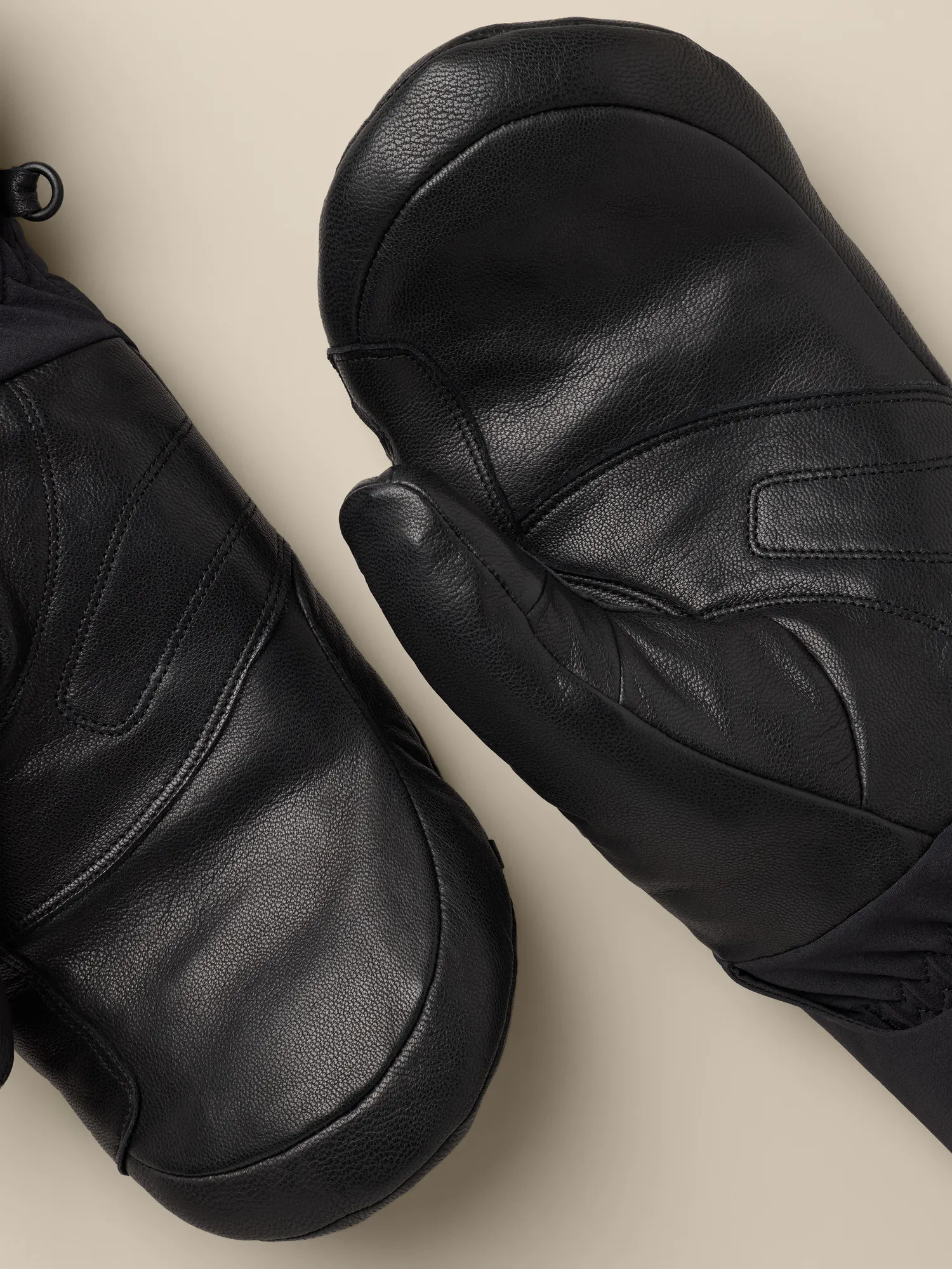 Sabre Mitten | Arc'teryx United States