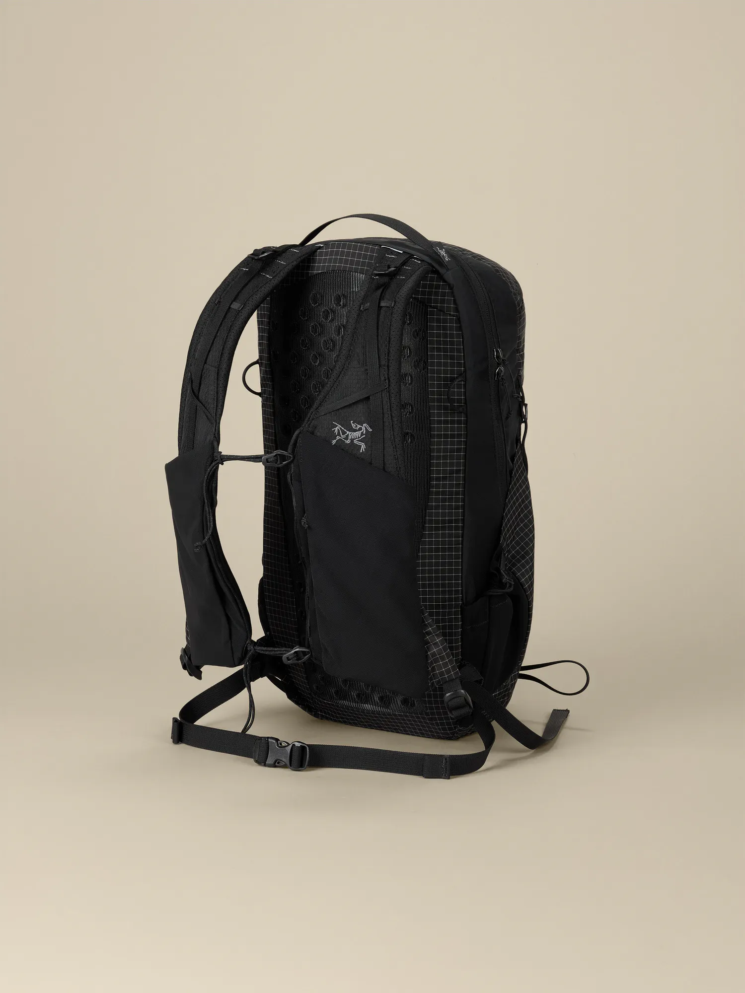 アークテリクス エアリオス18 新品 Aerios Backpack ブラック Aerios 18 Backpack | Arc'teryx United States