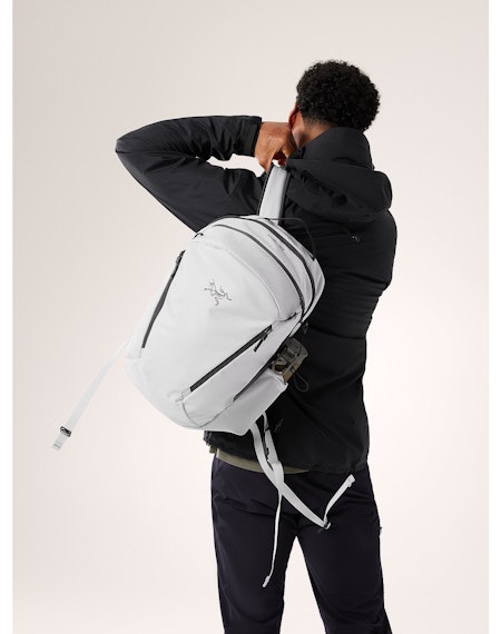 A Flaptop Crossbody Bag For City Commuting - The Arc'teryx Arro 8 