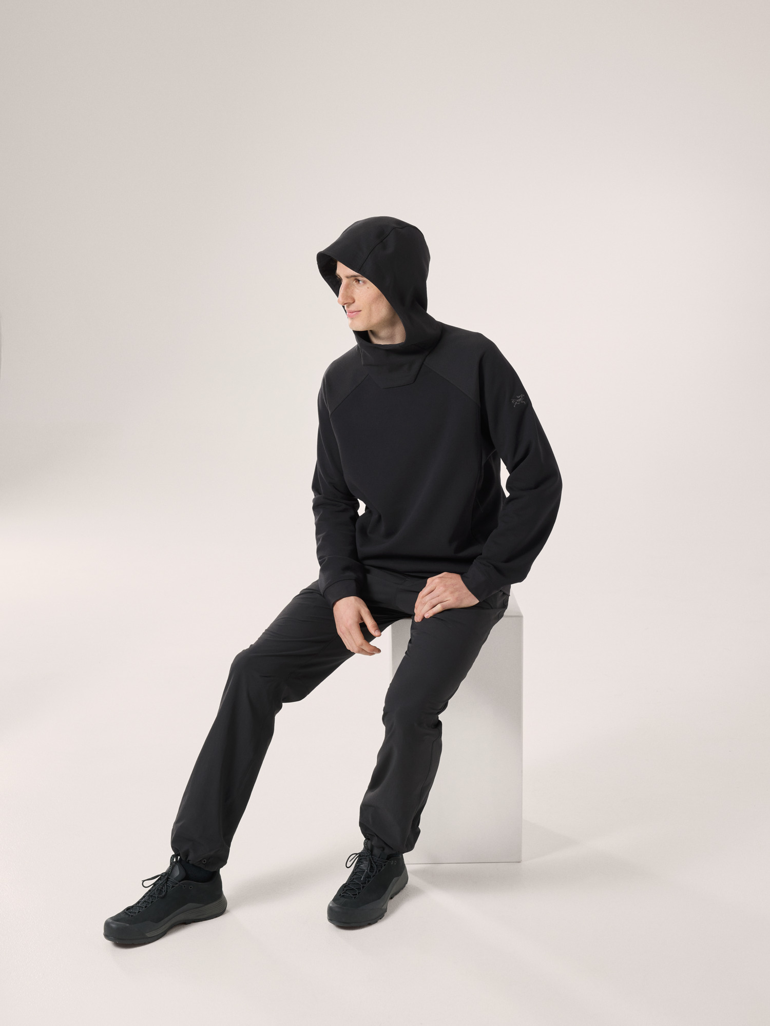Rethel Hoody Black Full Body