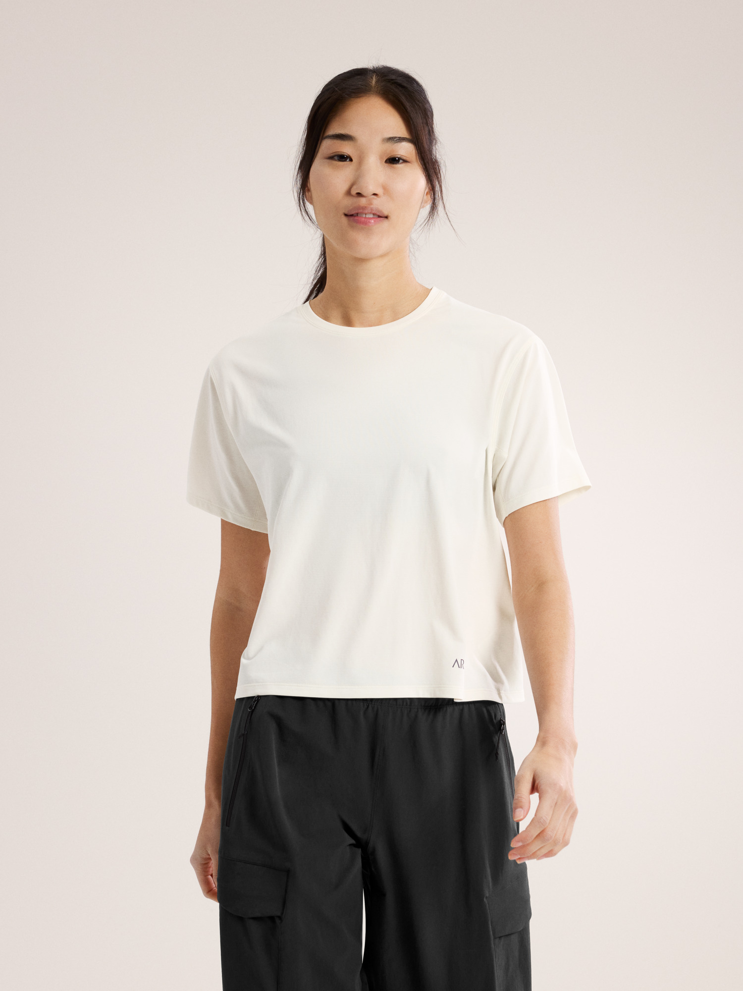 Taema Crop Logo T-Shirt Women