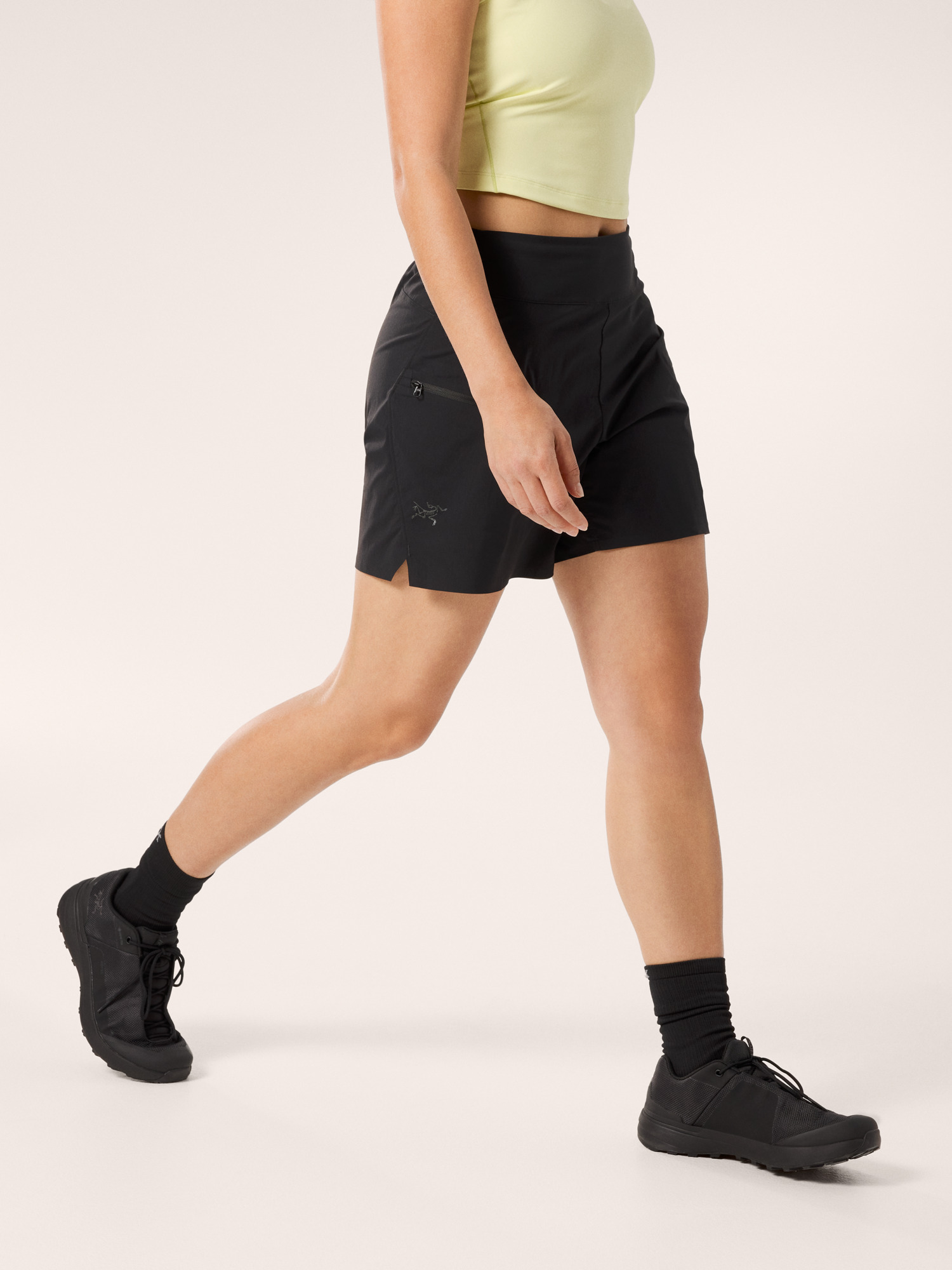 Aestas Short 5.5" Women's Black Side View