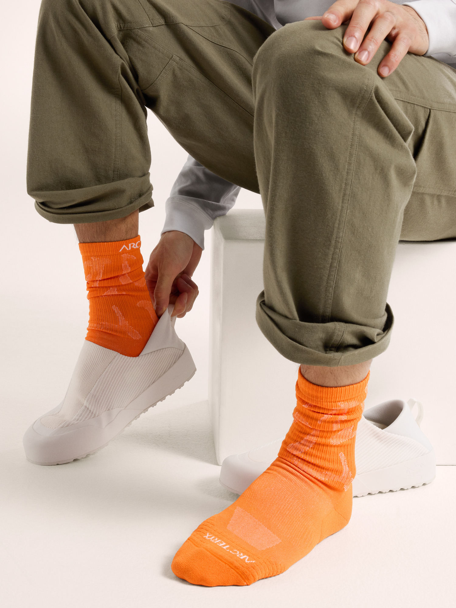 Synthetic Mid Grotto Sock Verve / White Full Body View