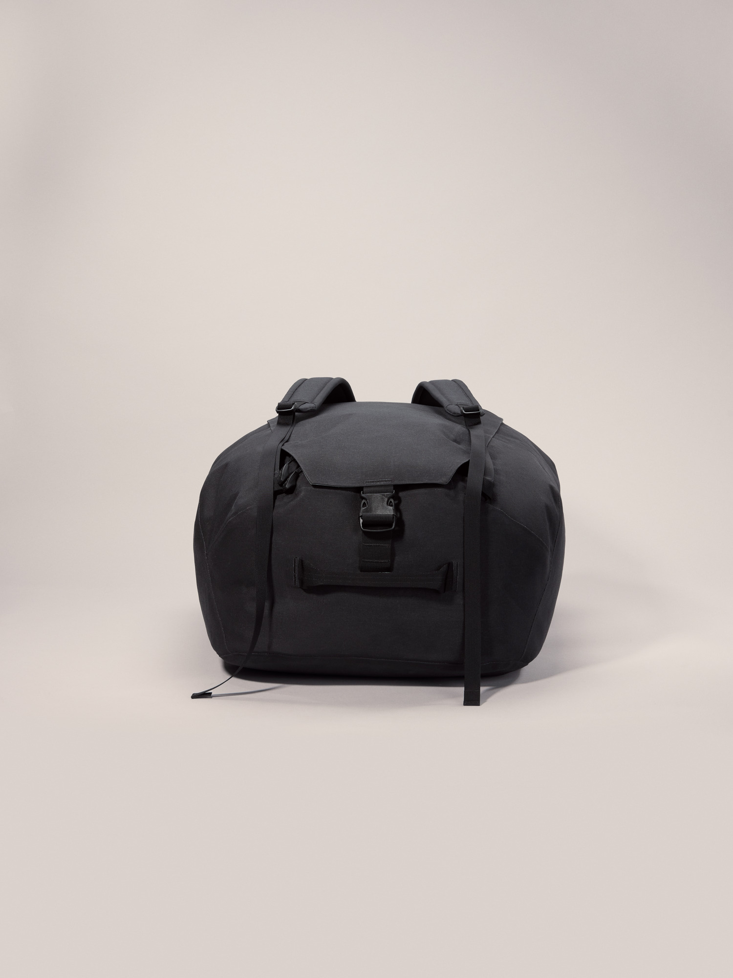 Carrier 100 Duffle Black Front