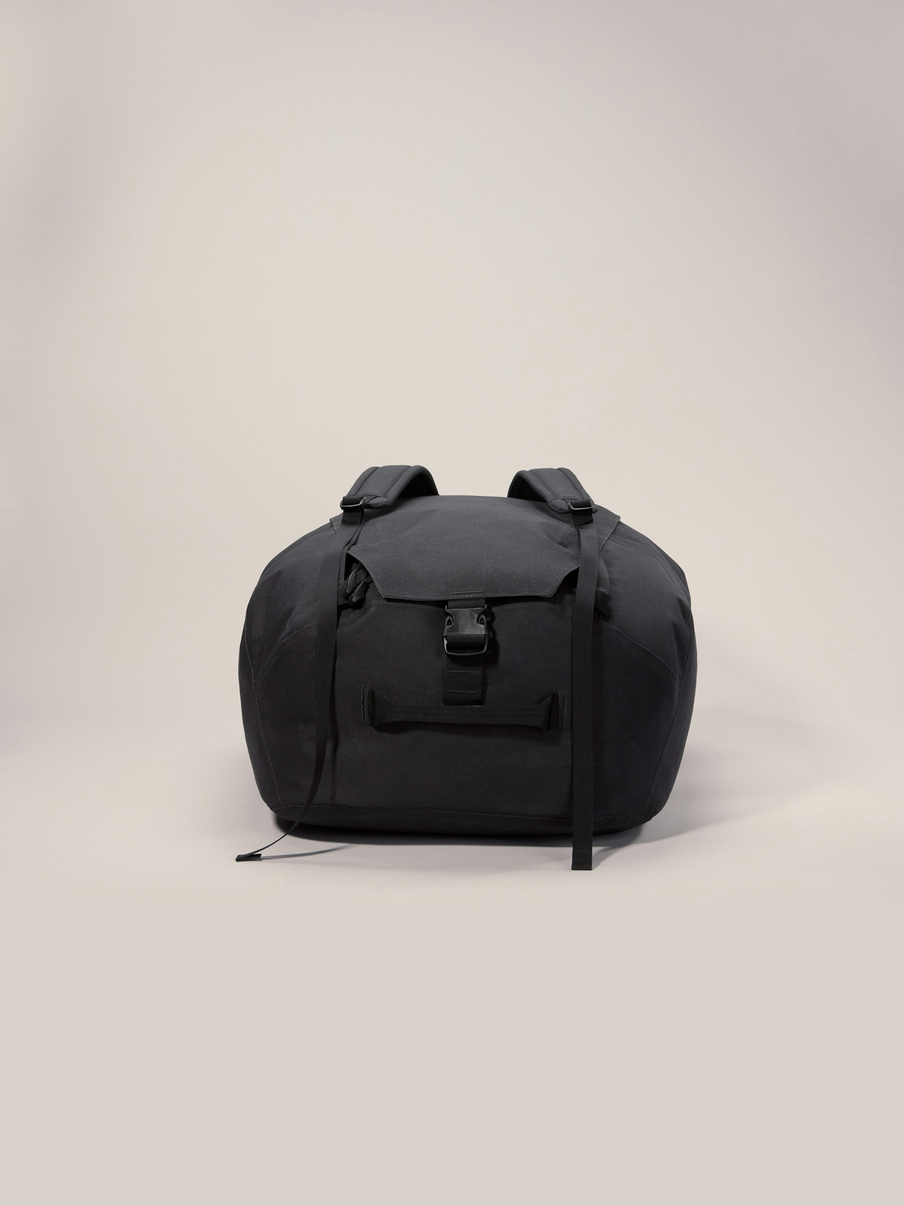 Carrier 100 Duffle Black Front
