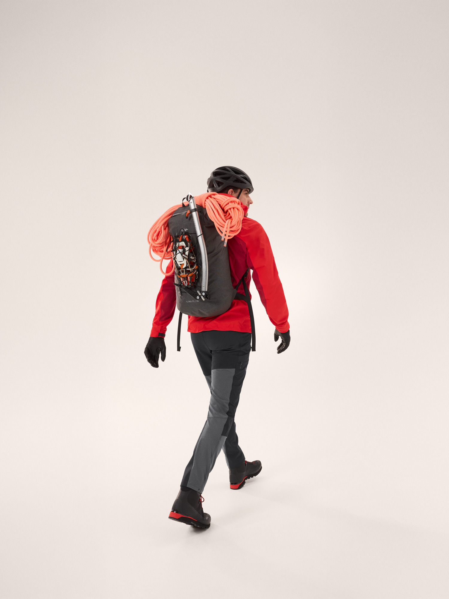 Serratus Pant Black/Graphite Full Body