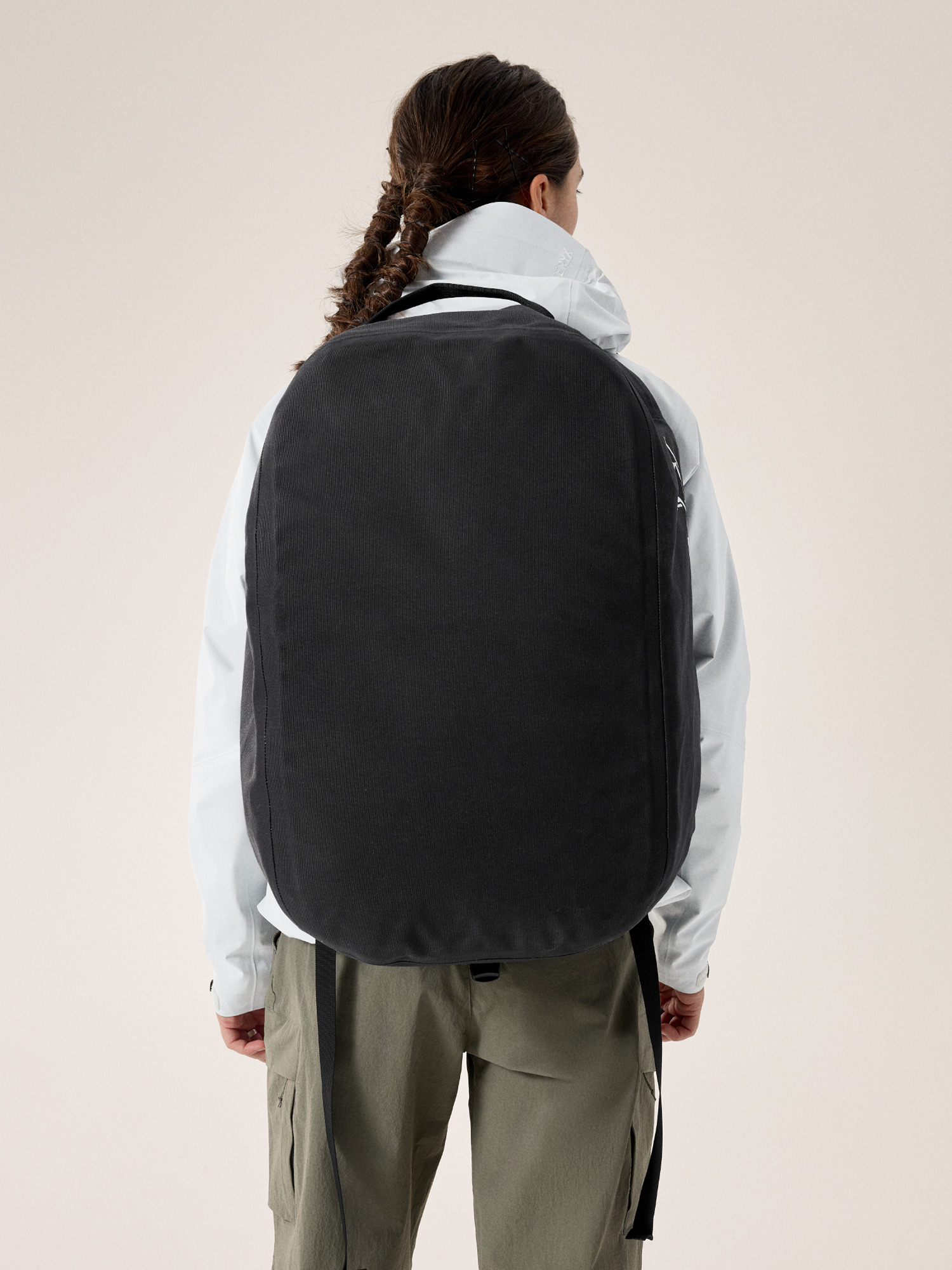 Carrier 40 Duffle Black Front View