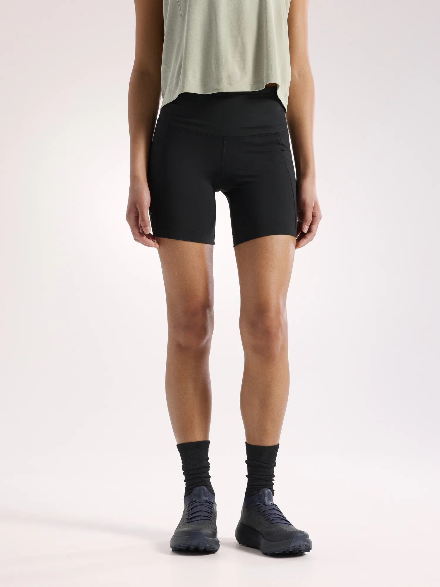 Essent High-Rise Utility Short 6" Women's
