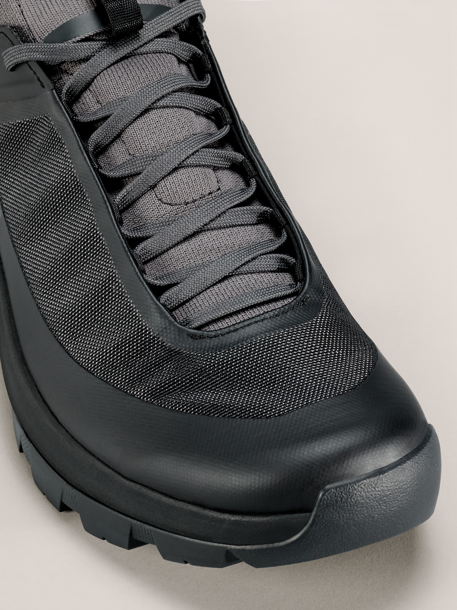 Vertex Alpine Shoe Black/Solaris Hover