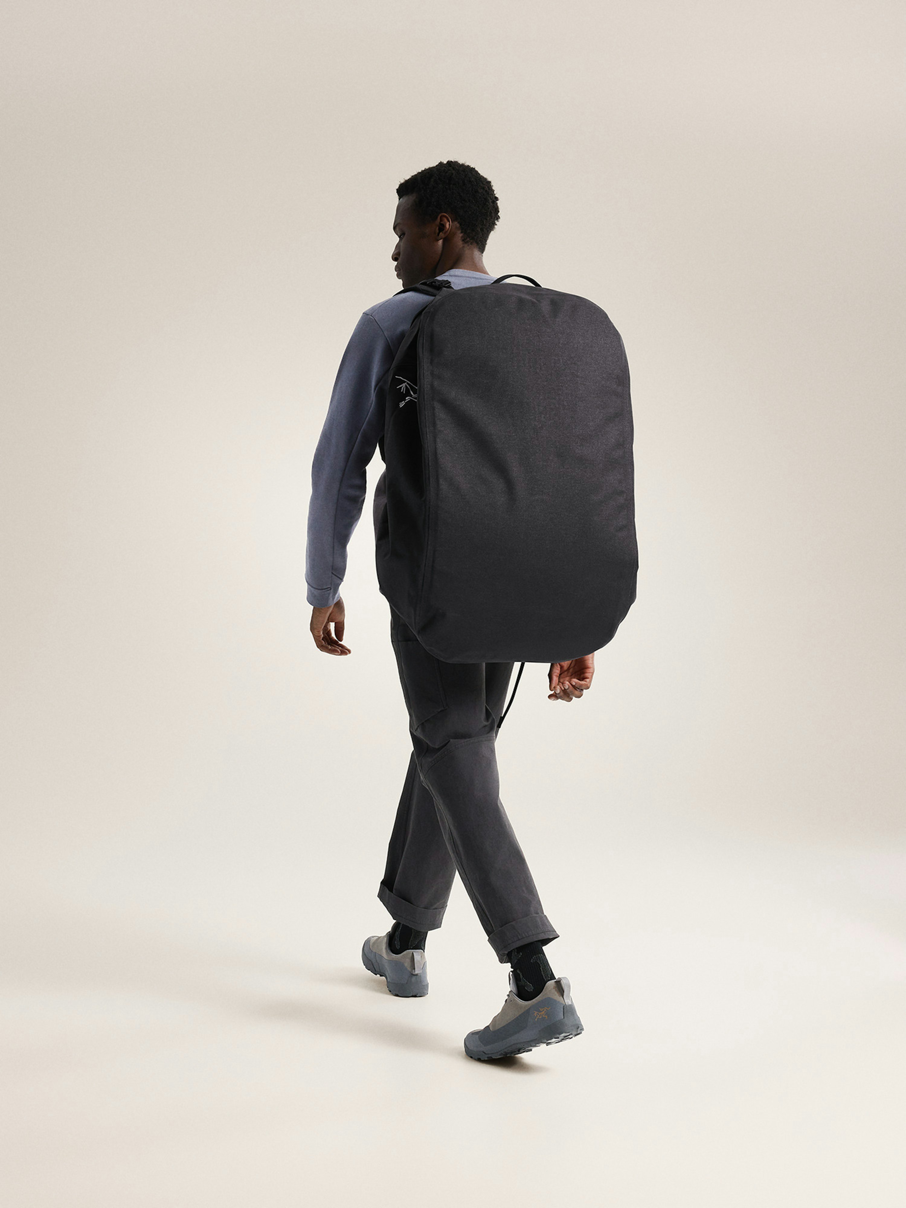 Carrier 100 Duffle Black Full Body