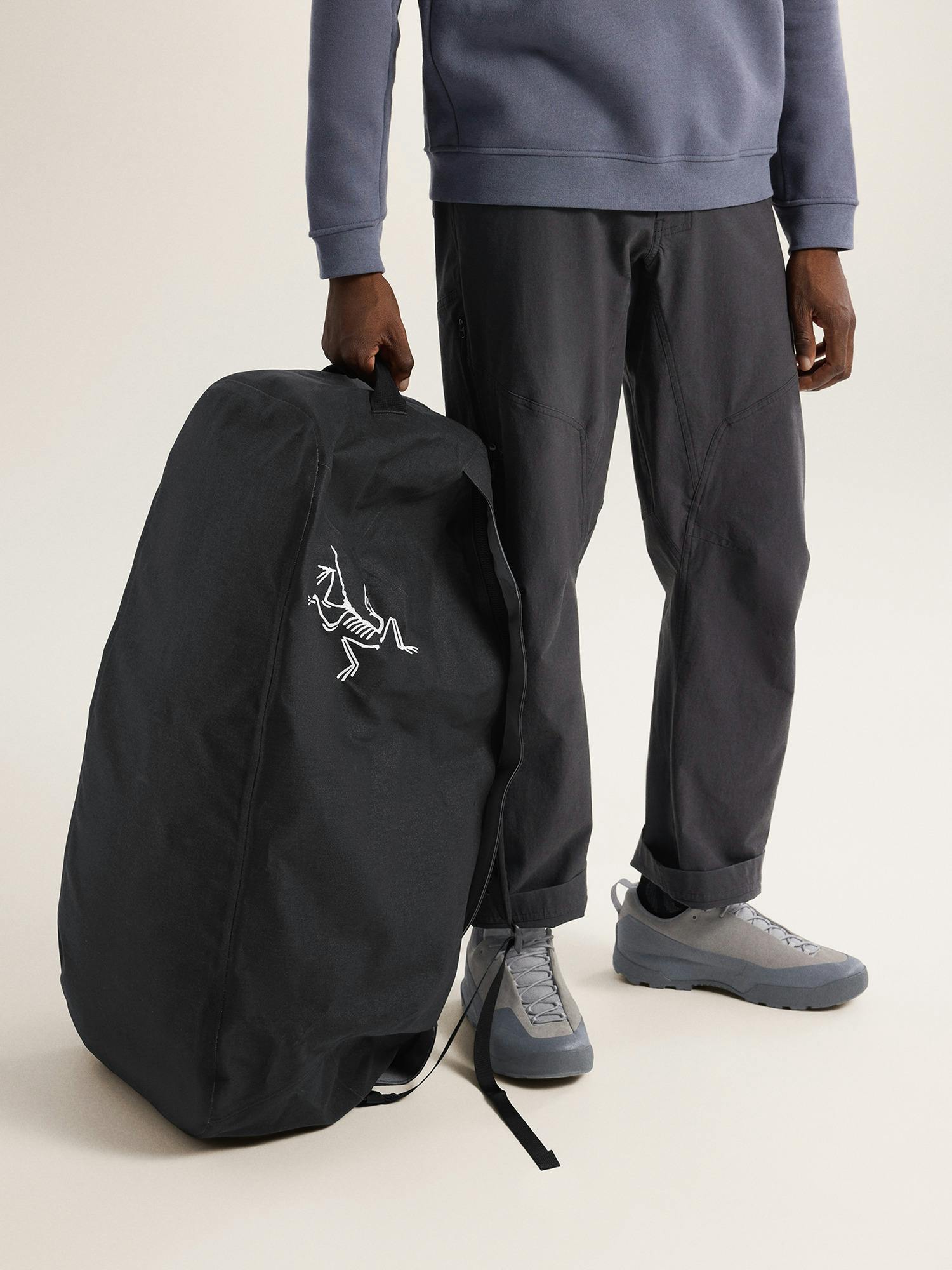 Carrier 100 Duffle Black Hover