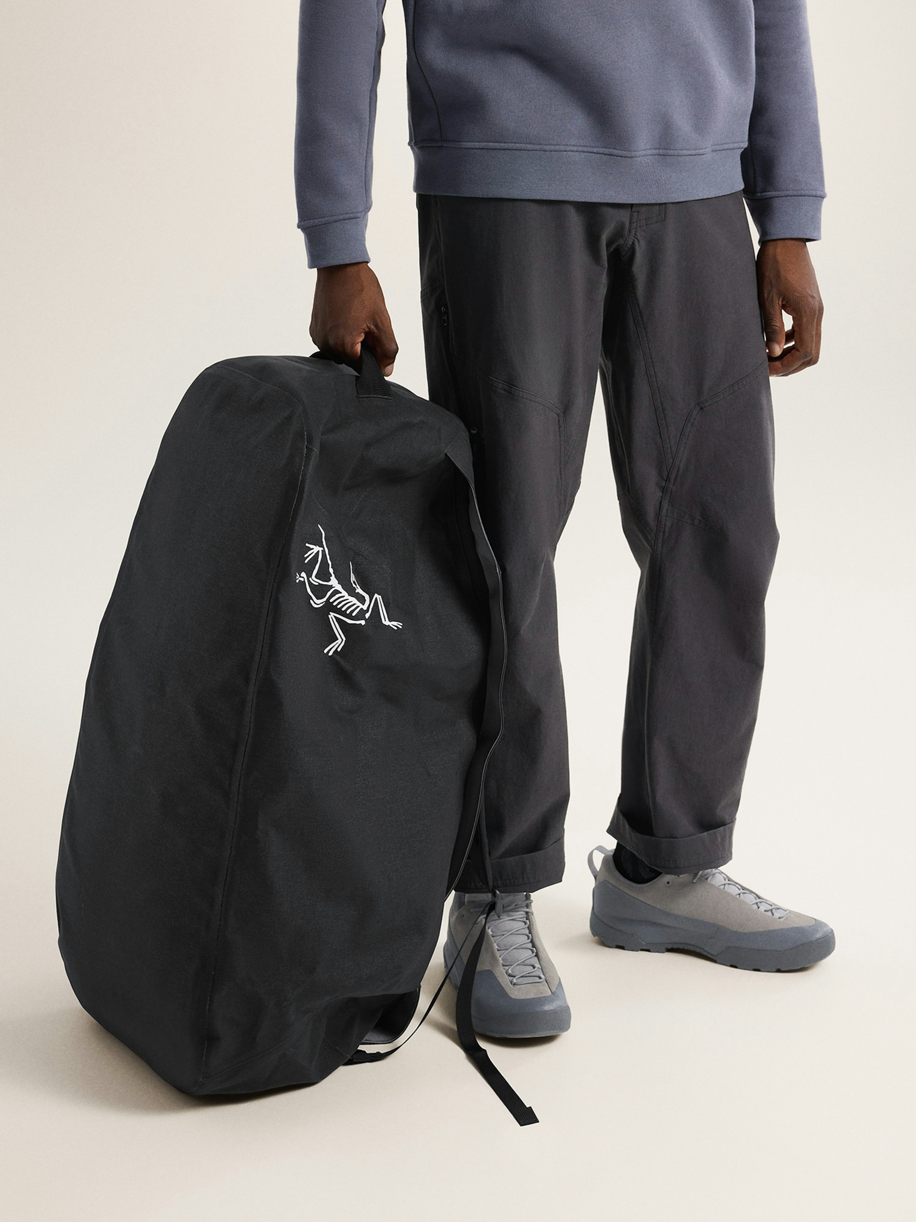 Carrier 100 Duffle Black Hover
