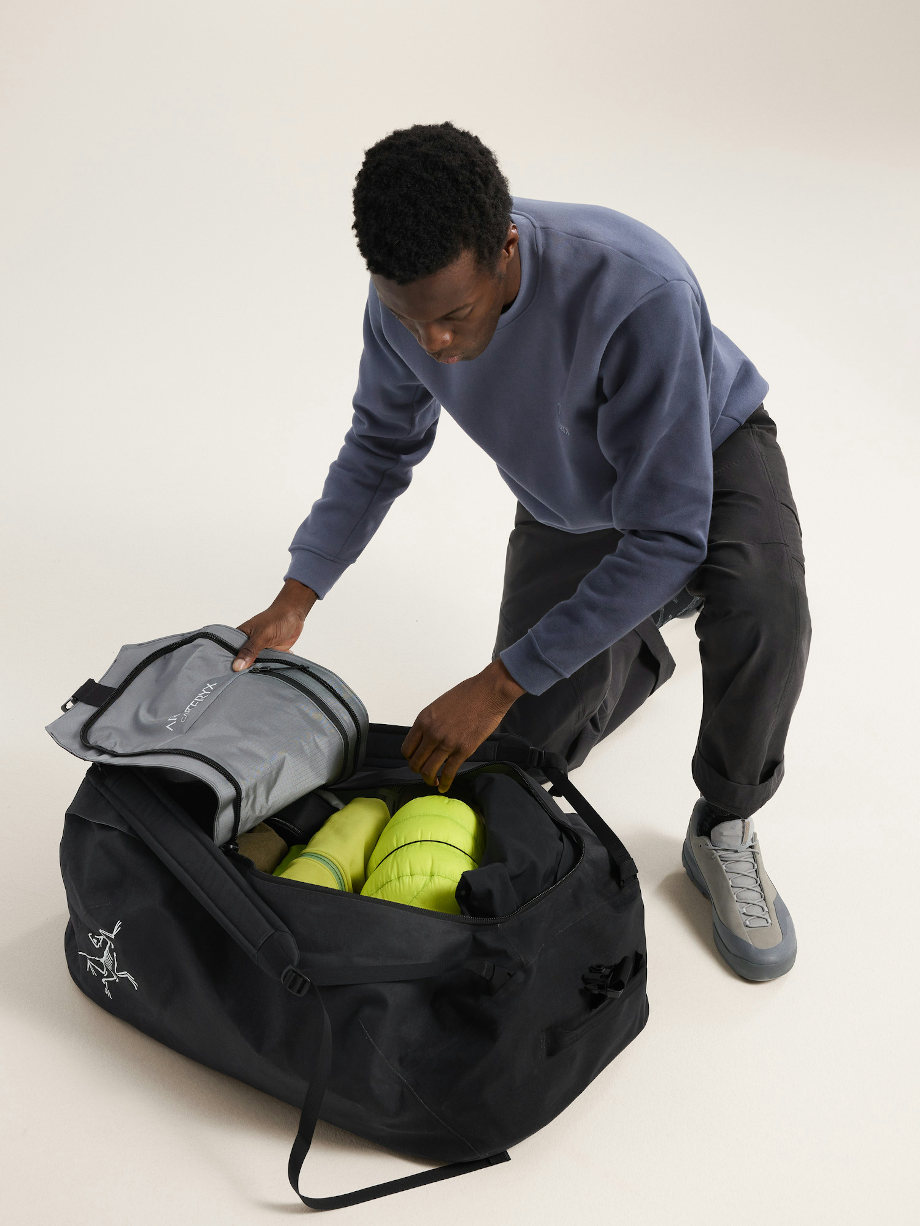 Carrier 100 Duffle Black Internal View