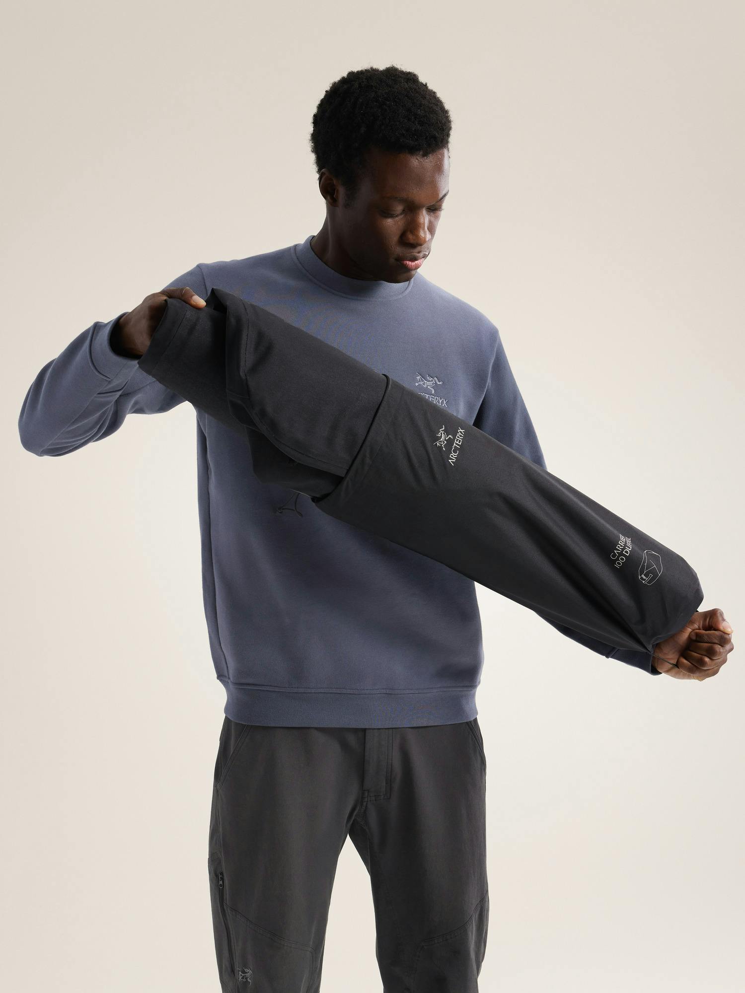 Carrier 100 Duffle Black Packed