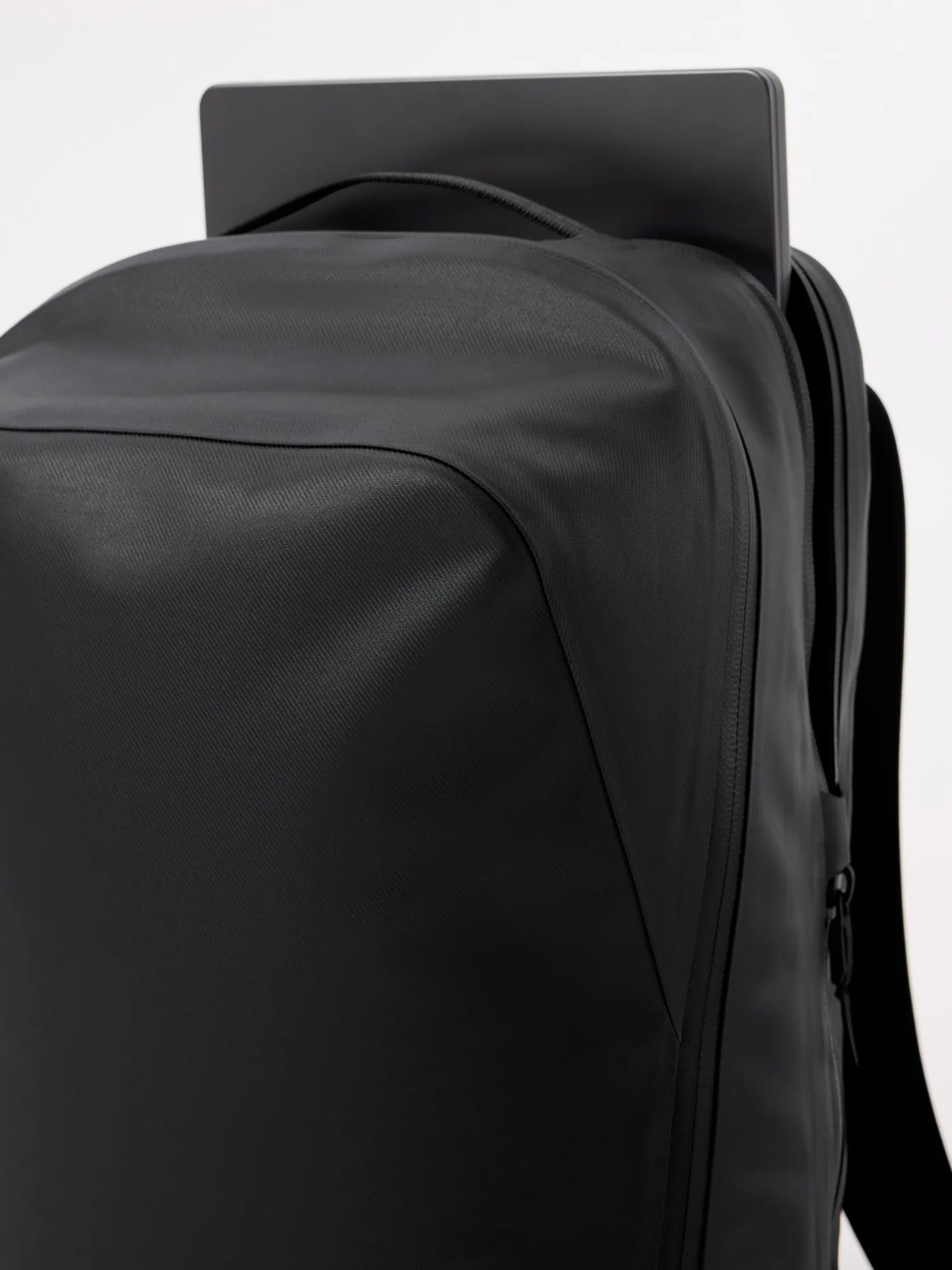 Anodic Backpack | Arc'teryx Canada