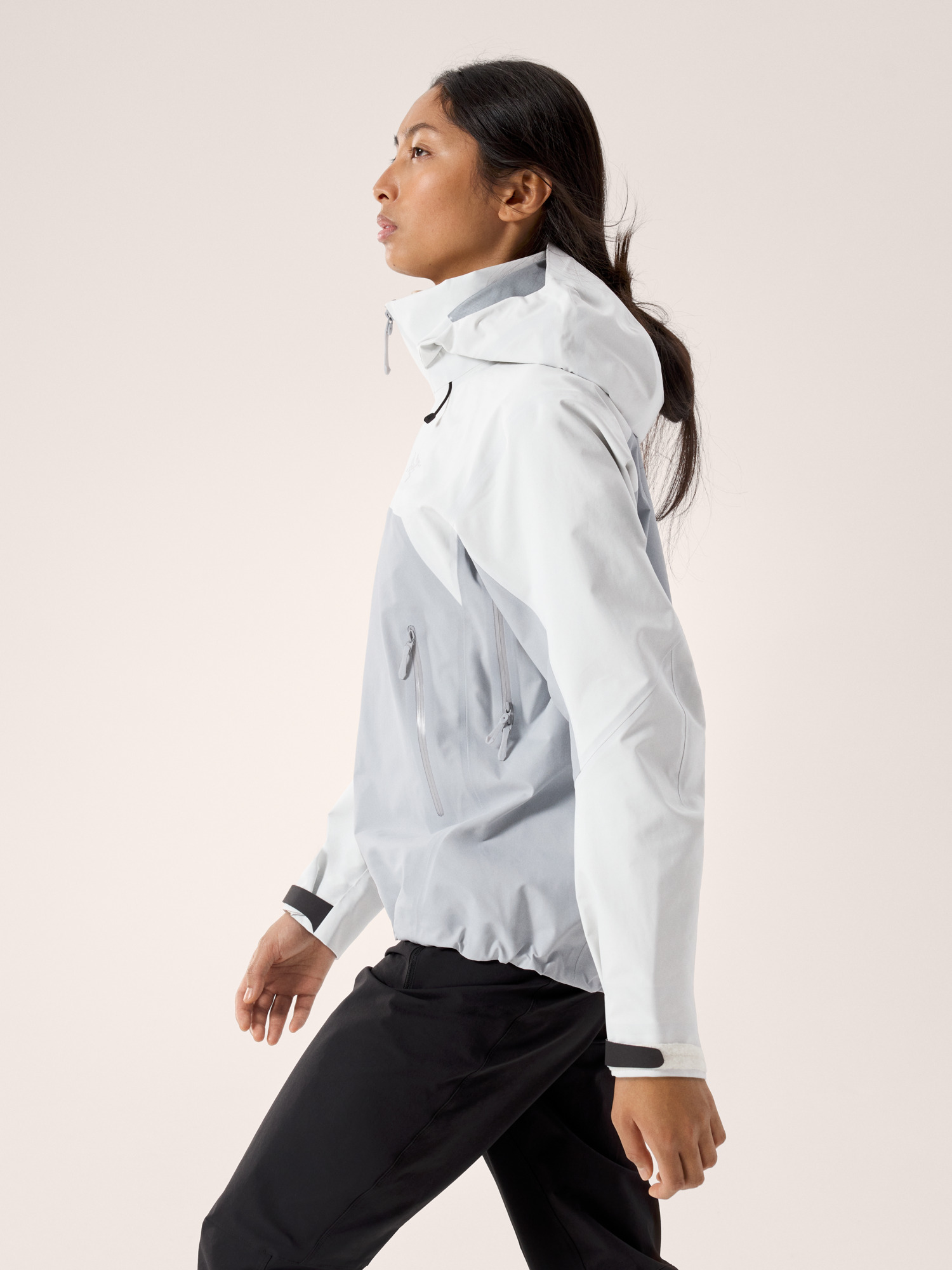 Beta AR Jacket Women's Arctic Silk / Solitude II Side View
