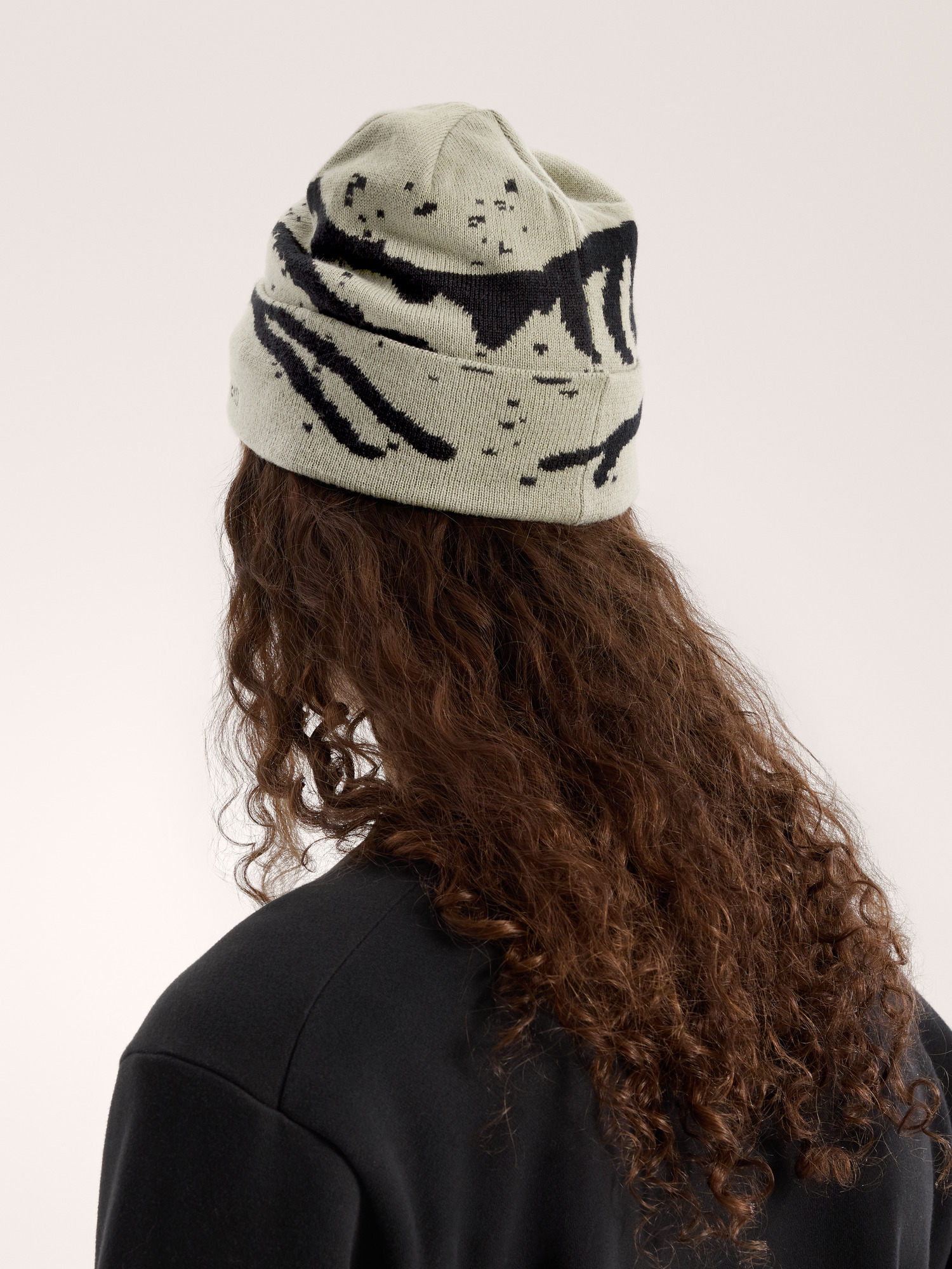 Grotto Toque Habitat / Black Back View