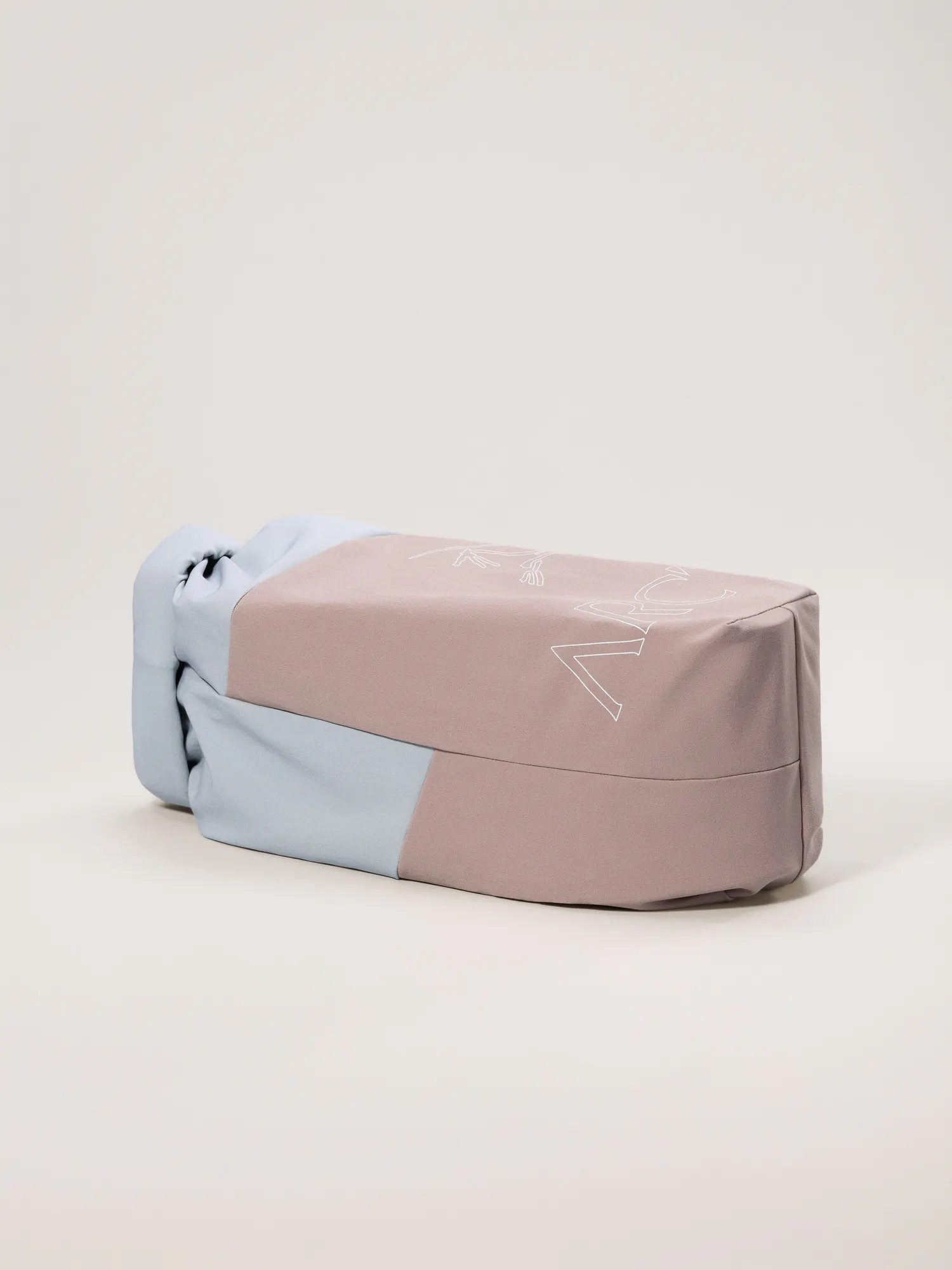 バッグ ARC'TERYX Foley Pouch Recut Multi foley-pouches-arcteryx-recut-