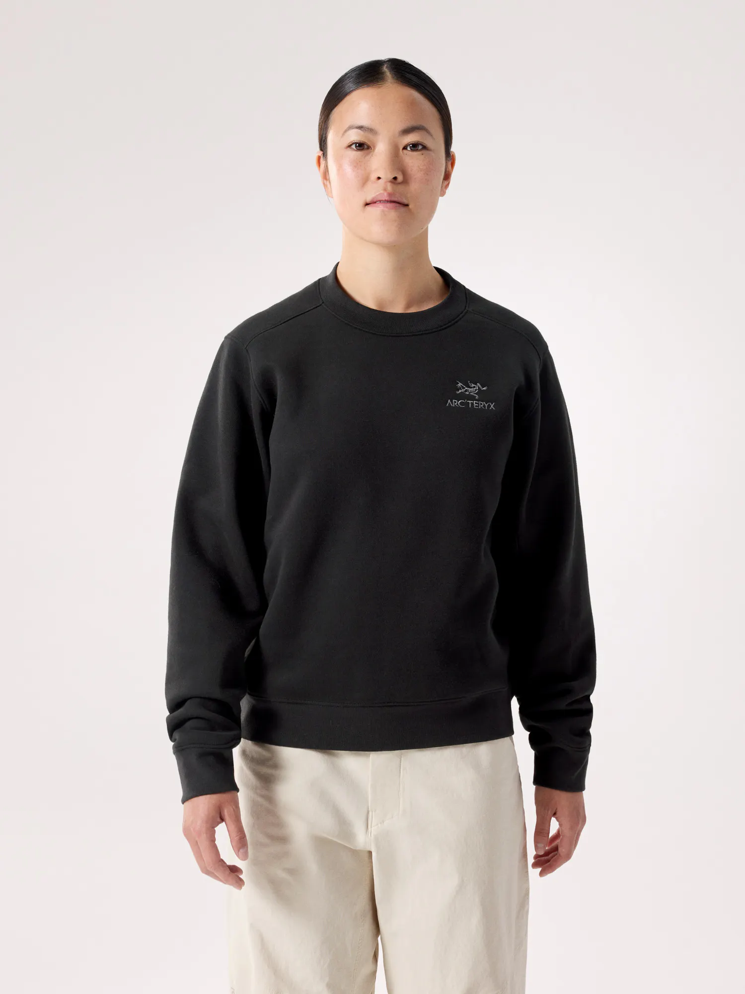 ARC'TERYX ブラック クルーネック スウェット Emblem Fleece Crew Women's | Arc'teryx United States
