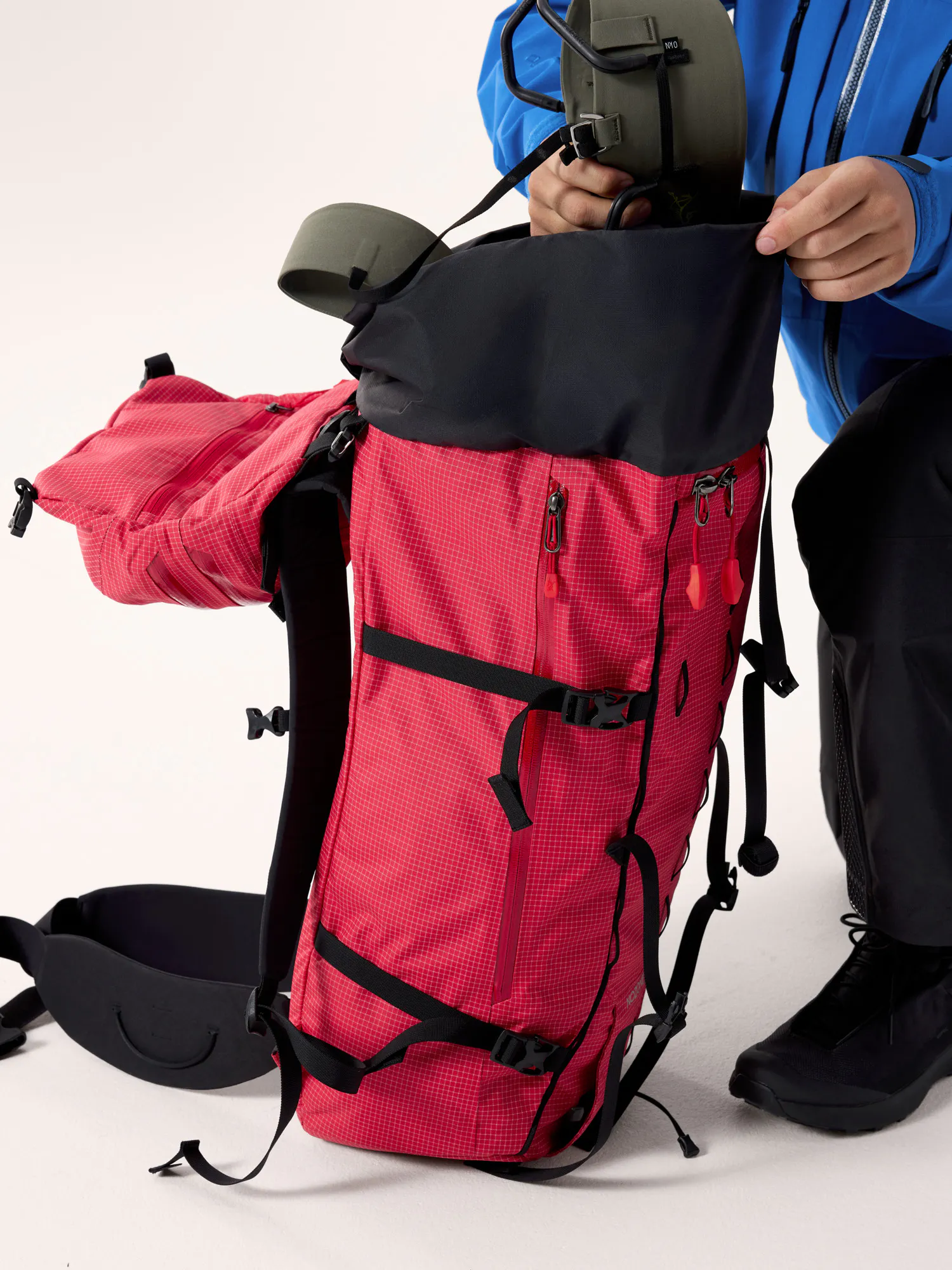 Nozone PRO 40 Pack | Arc'teryx Canada