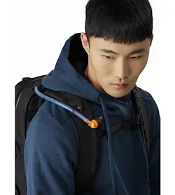 Arro 22 Backpack 24K Black Hydration Hose Clip