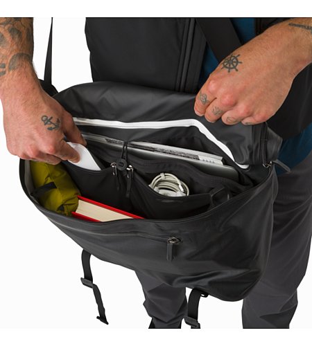 granville 16 courier bag