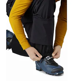 Stinger Bib Black Powder Cuff